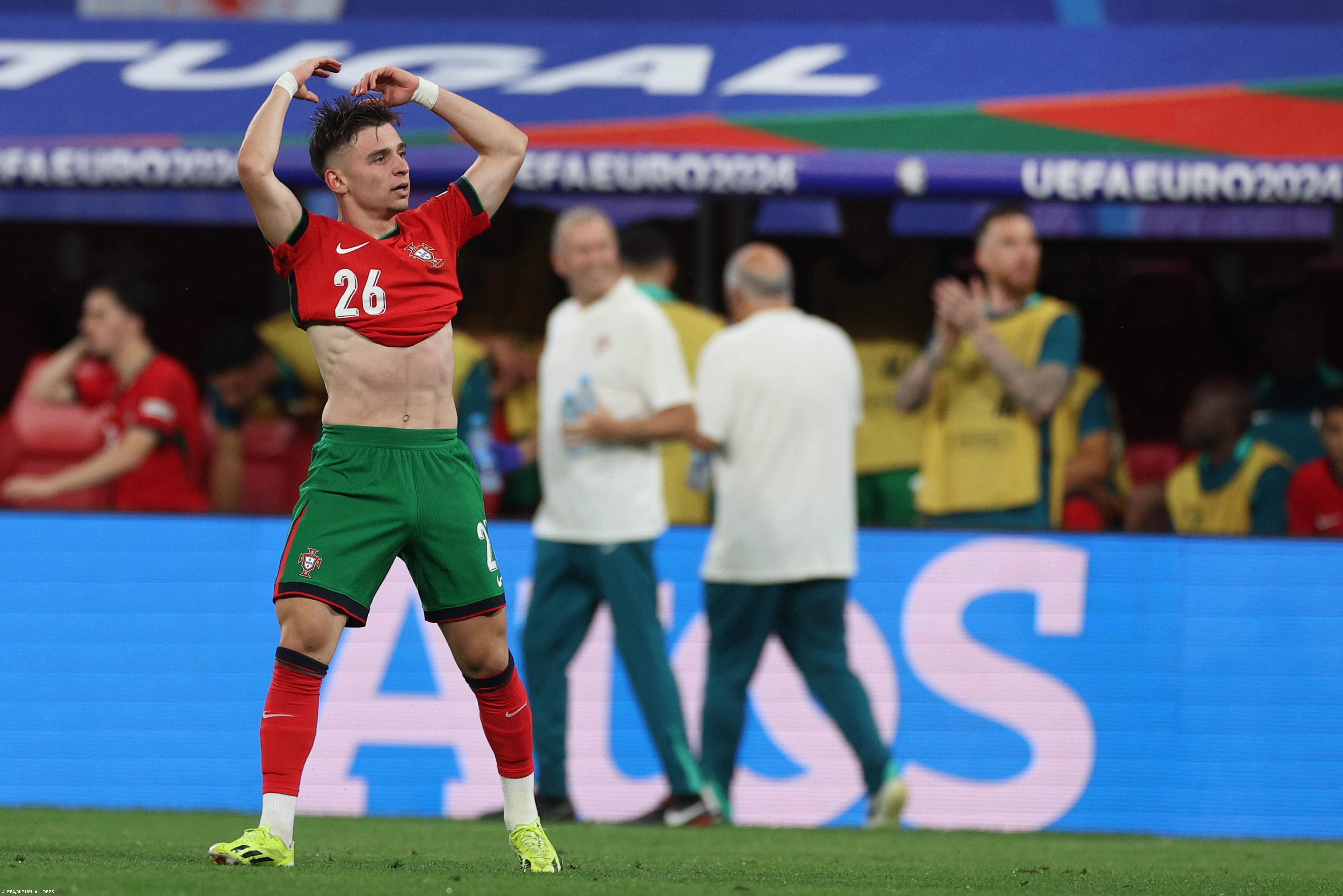 Portugal vence República Checa na estreia com golo nos descontos – Imagem 1