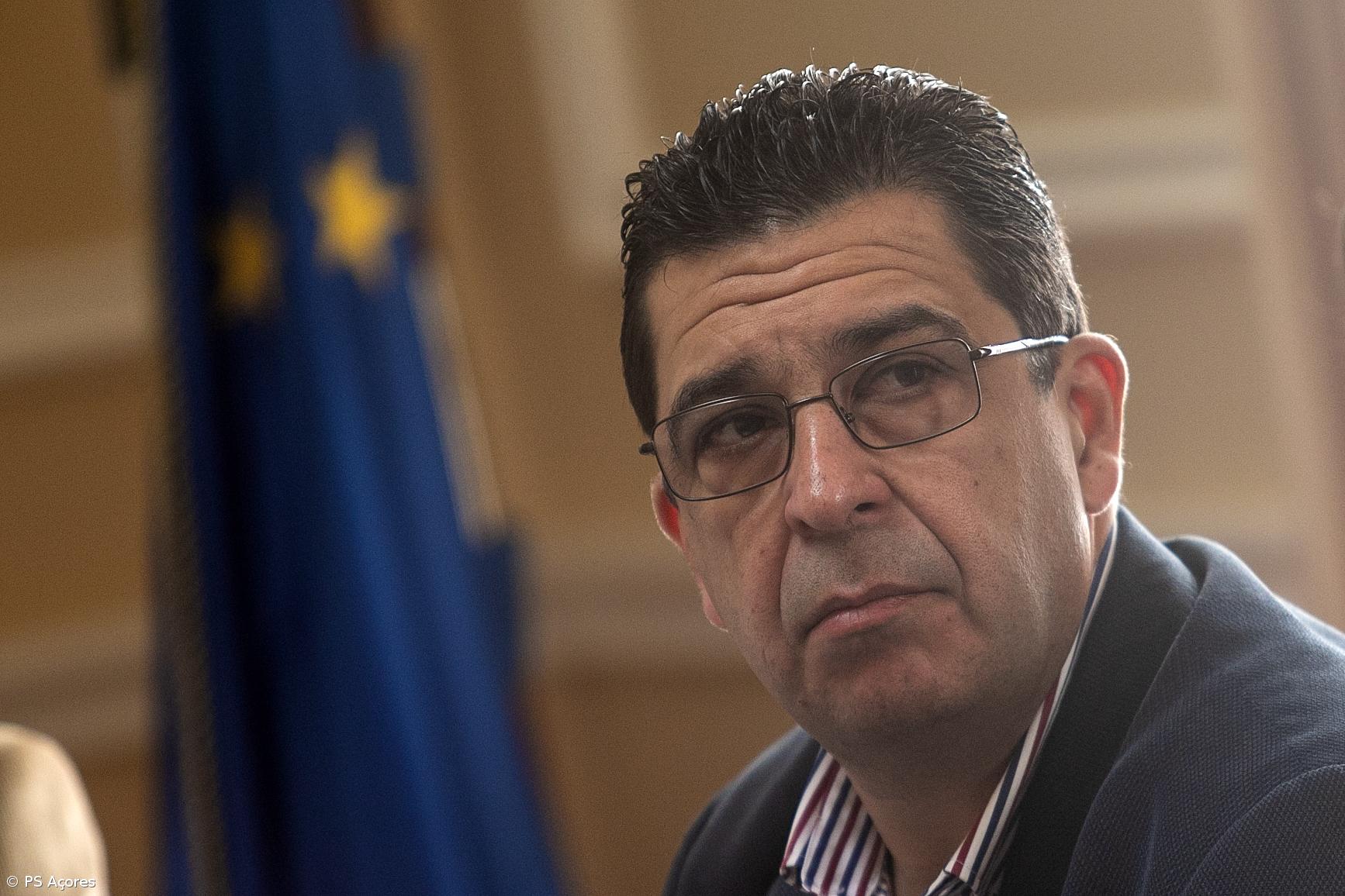 PS alerta para situações e PS/Açores alerta que turmas não podem exceder número máximo de alunos – Imagem 1