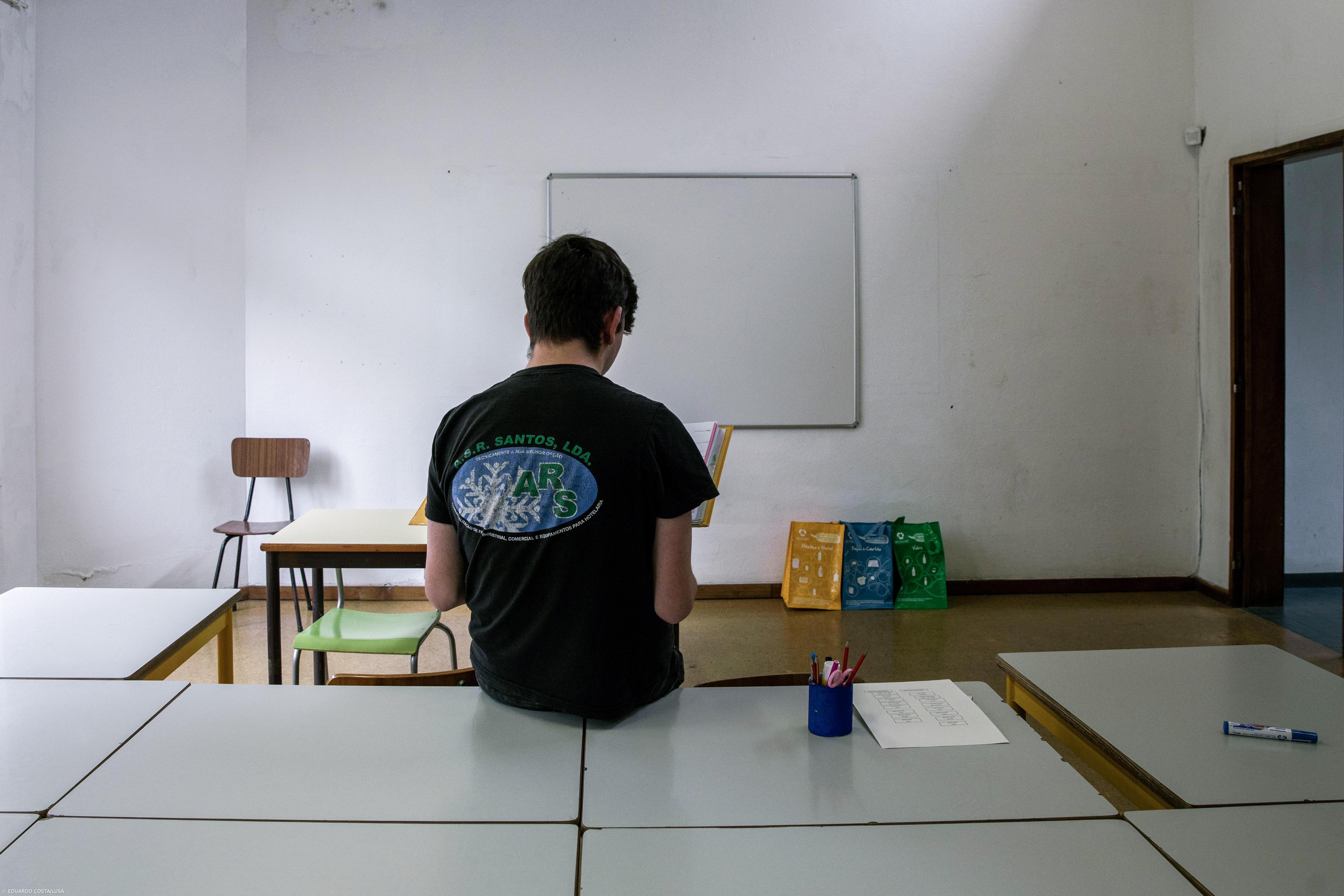 Cursos para atrair jovens numa das escolas com mais abandono nunca abriram – Imagem 1