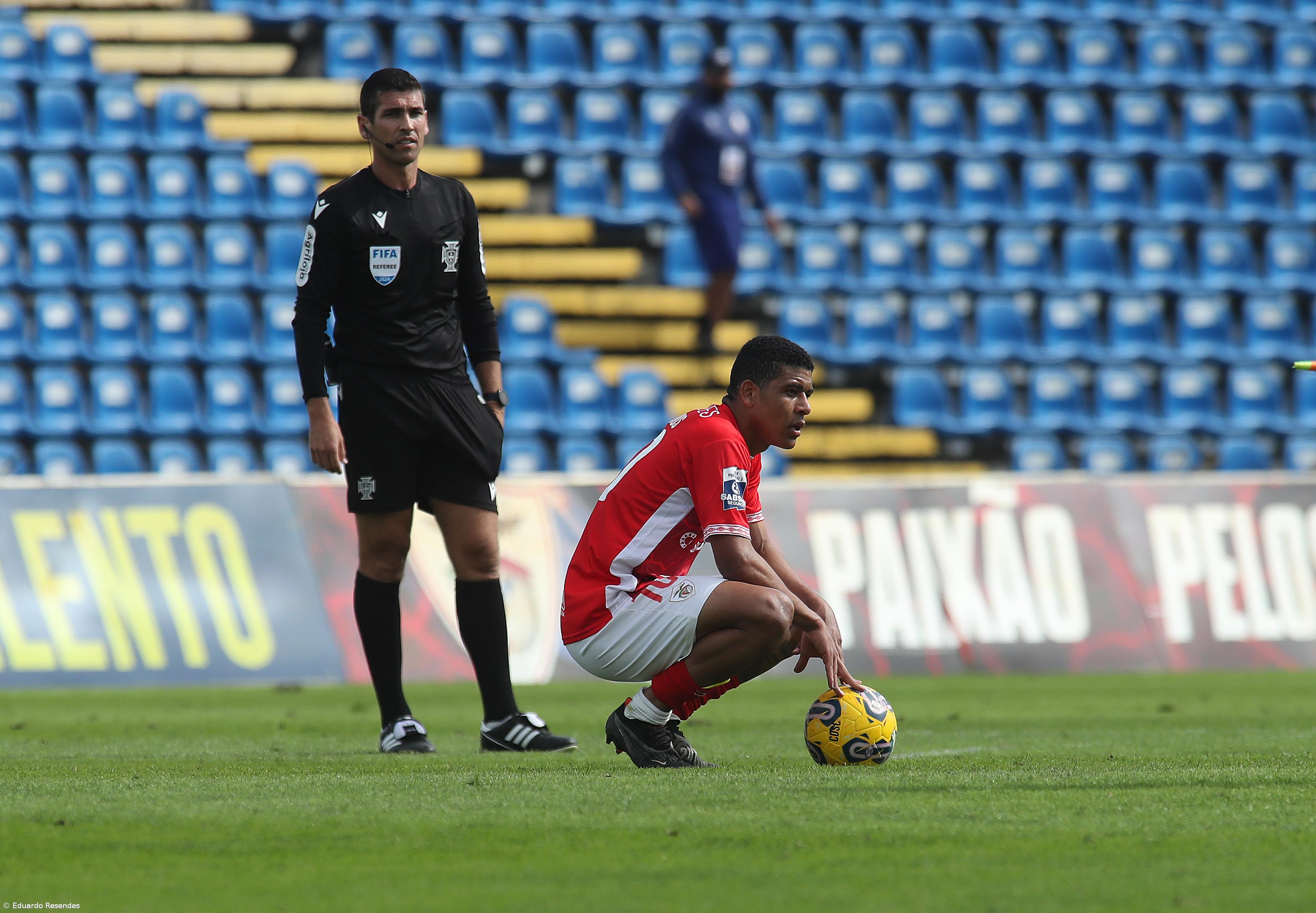 Extremo Vinicius Lopes assina em definitivo pelo Santa Clara – Imagem 1