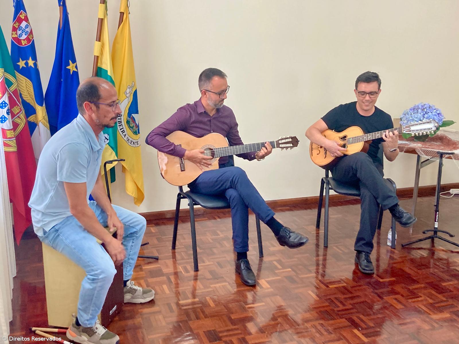 Rafael Carvalho lança “Ao Toque do Polegar”  – Imagem 1