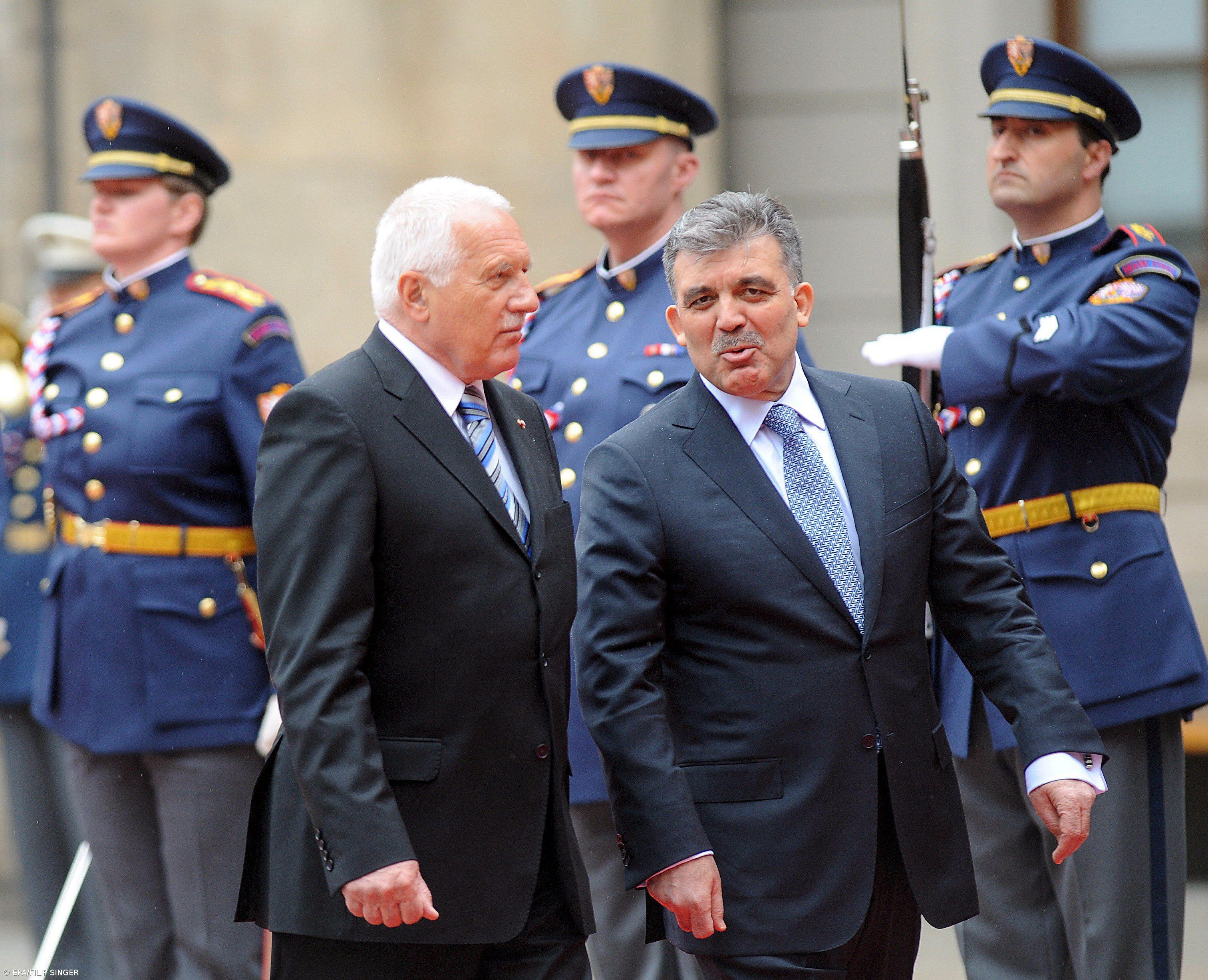 Vaclav Klaus assinou o Tratado de Lisboa  – Imagem 1