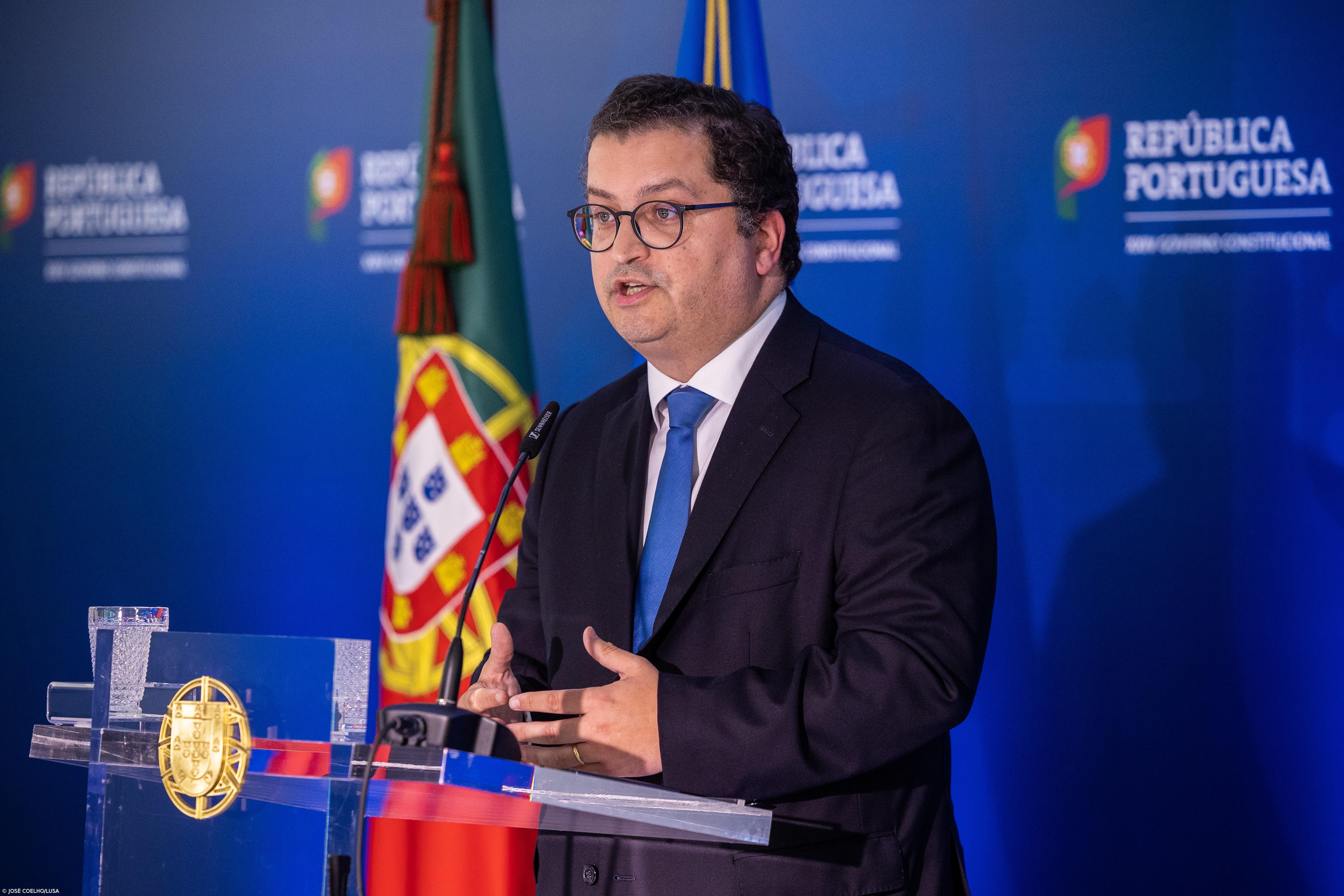 Finanças alertam para conteúdos falsos com nome e imagem do ministro Miranda Sarmento – Imagem 1