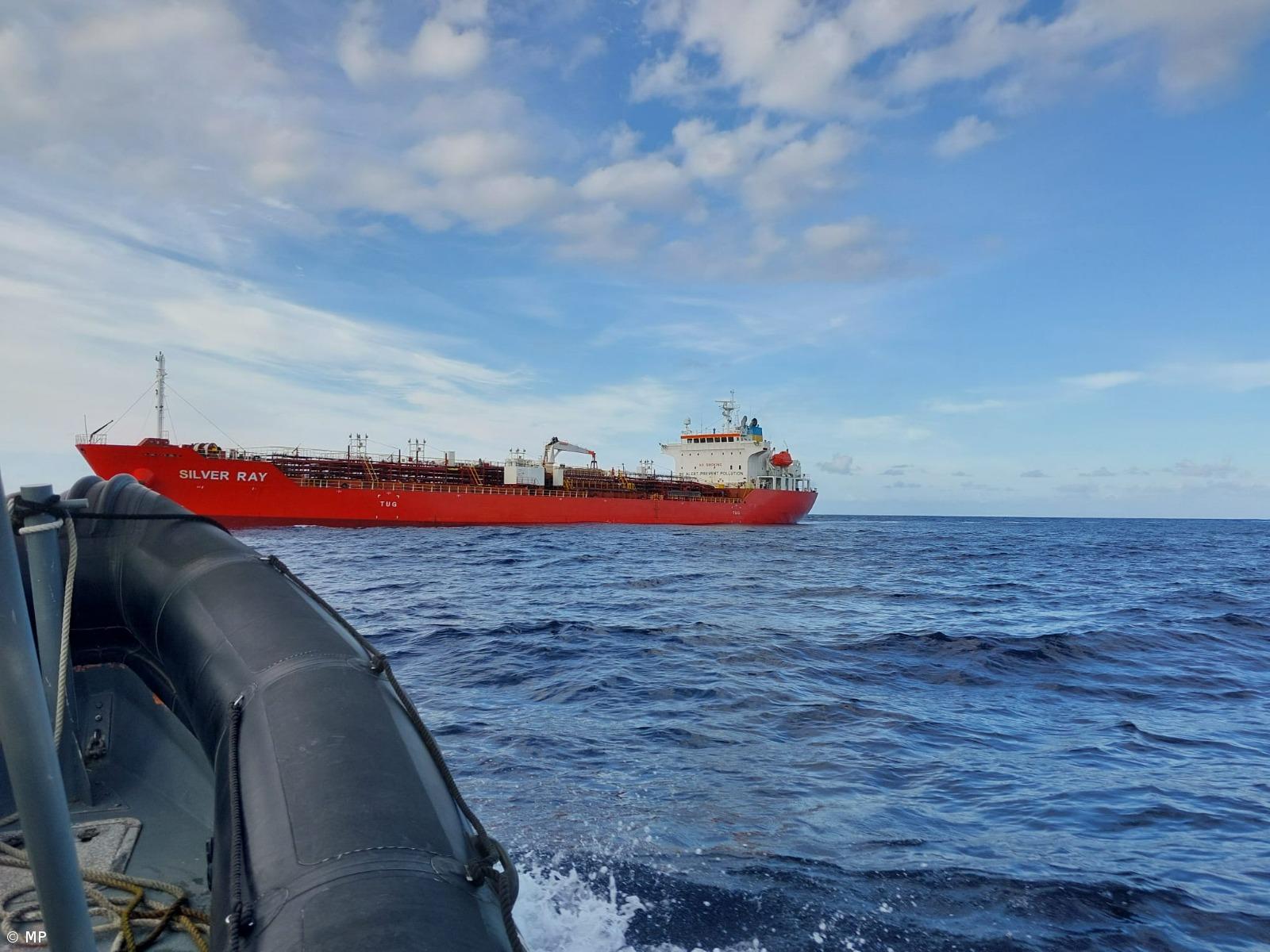 Resgate de três tripulantes de veleiro abalroado ao largo das Flores – Imagem 1