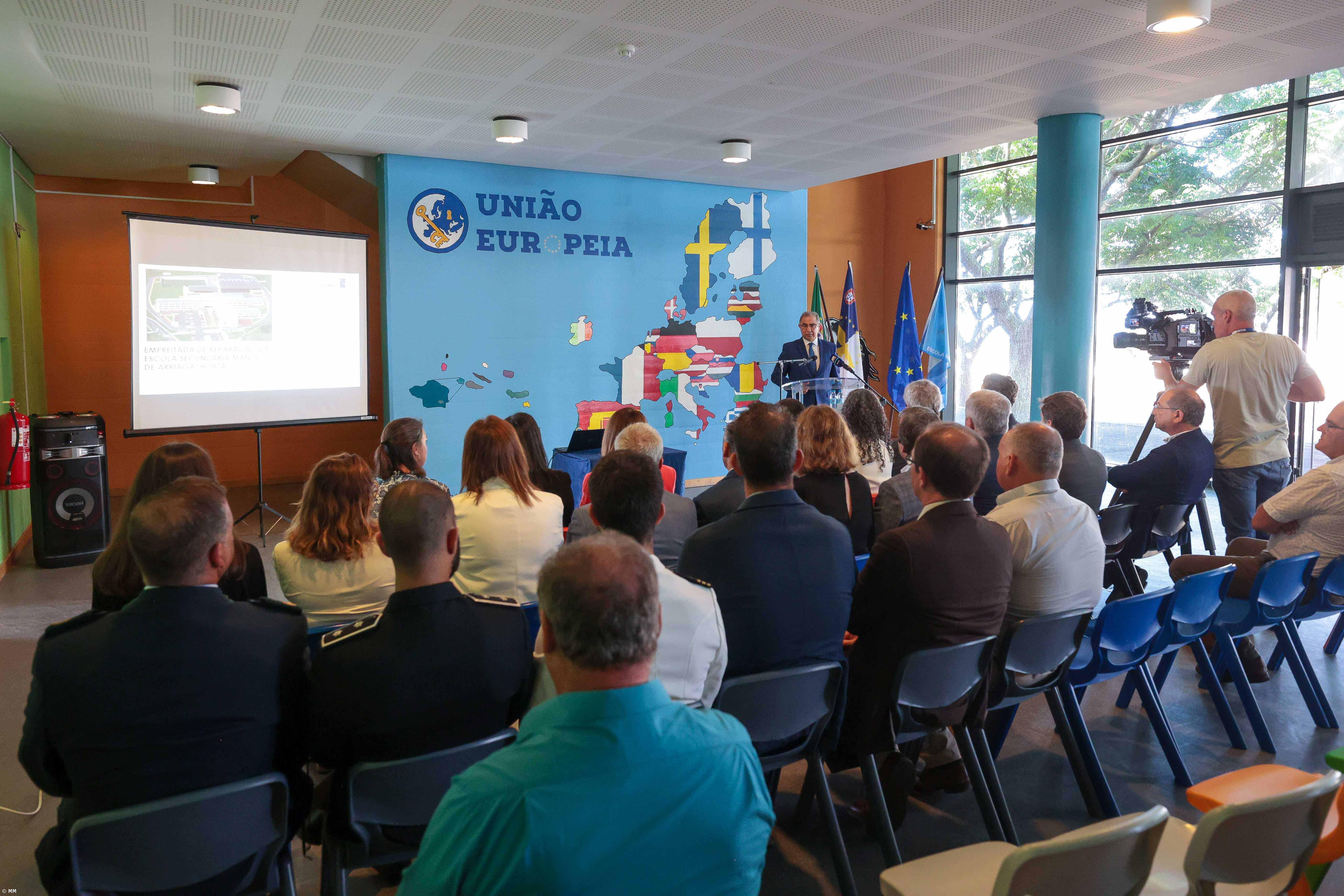 Escola da Horta danificada pelo furacão Lorenzo vai ser reparada cinco anos depois – Imagem 1