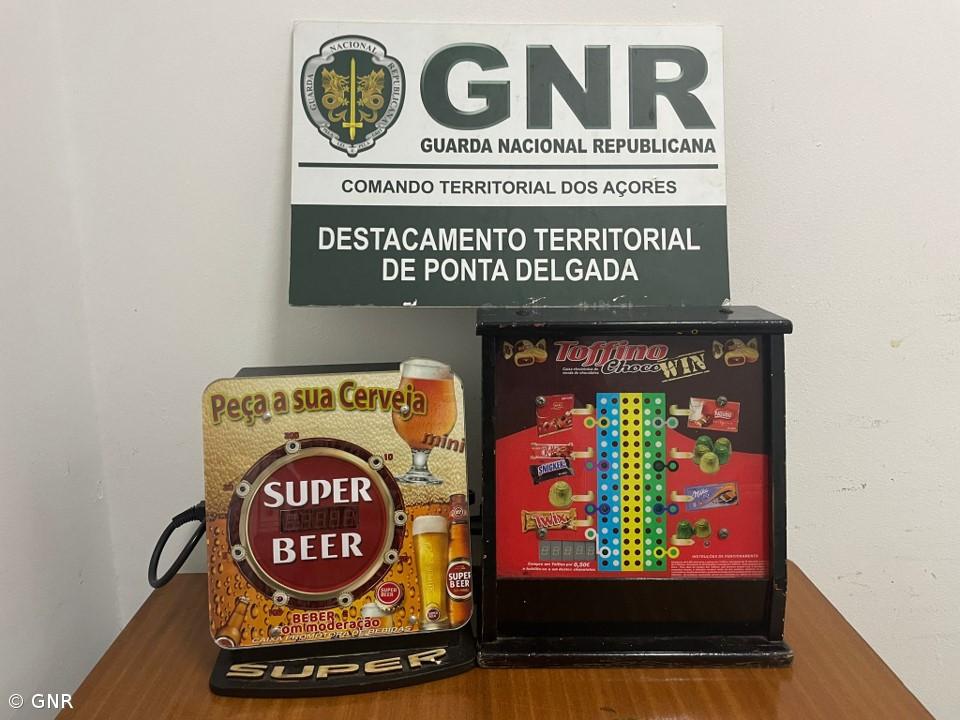 Apreendidos 89 artigos contrafeitos e duas máquinas de jogo ilegal – Imagem 1