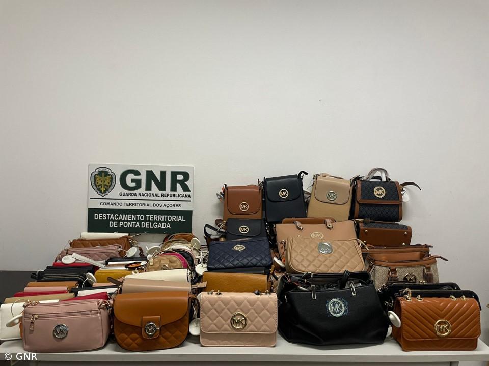 Apreendidos 89 artigos contrafeitos e duas máquinas de jogo ilegal – Imagem 2