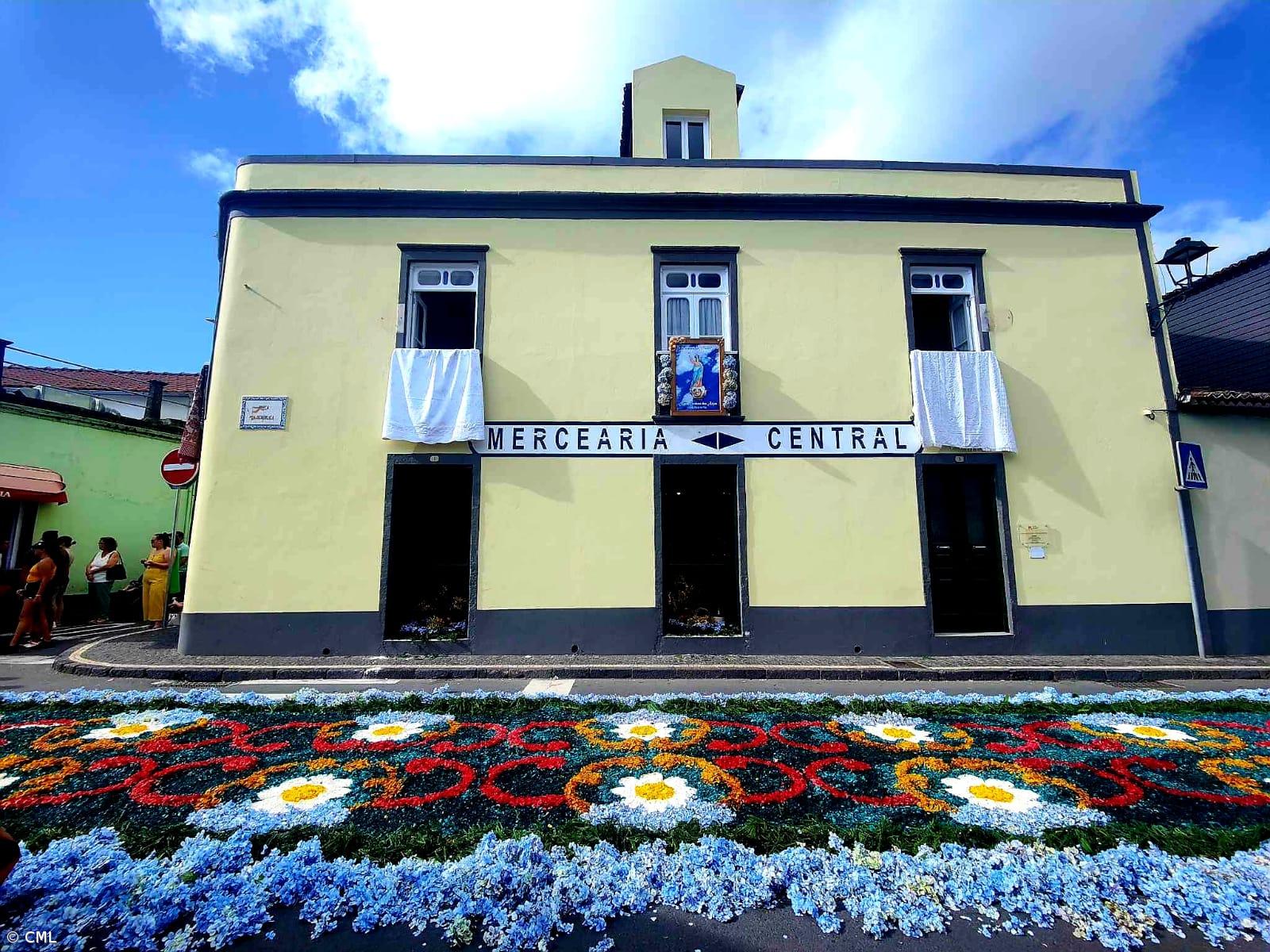 Tapete de flores pretende envolver a comunidade – Imagem 1