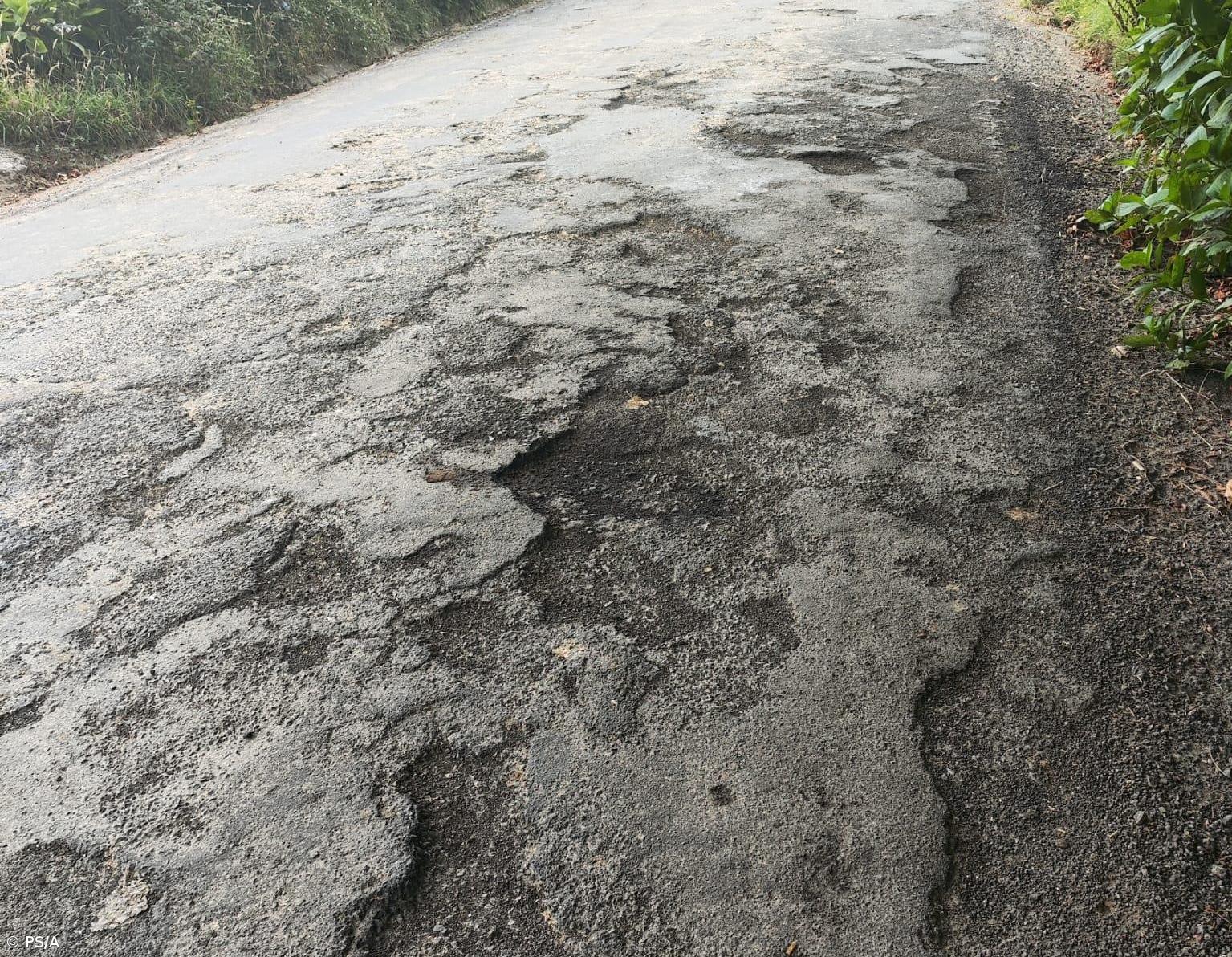 PS/Açores denuncia “estado lastimável” da estrada de acesso à lagoa do Congro – Imagem 1