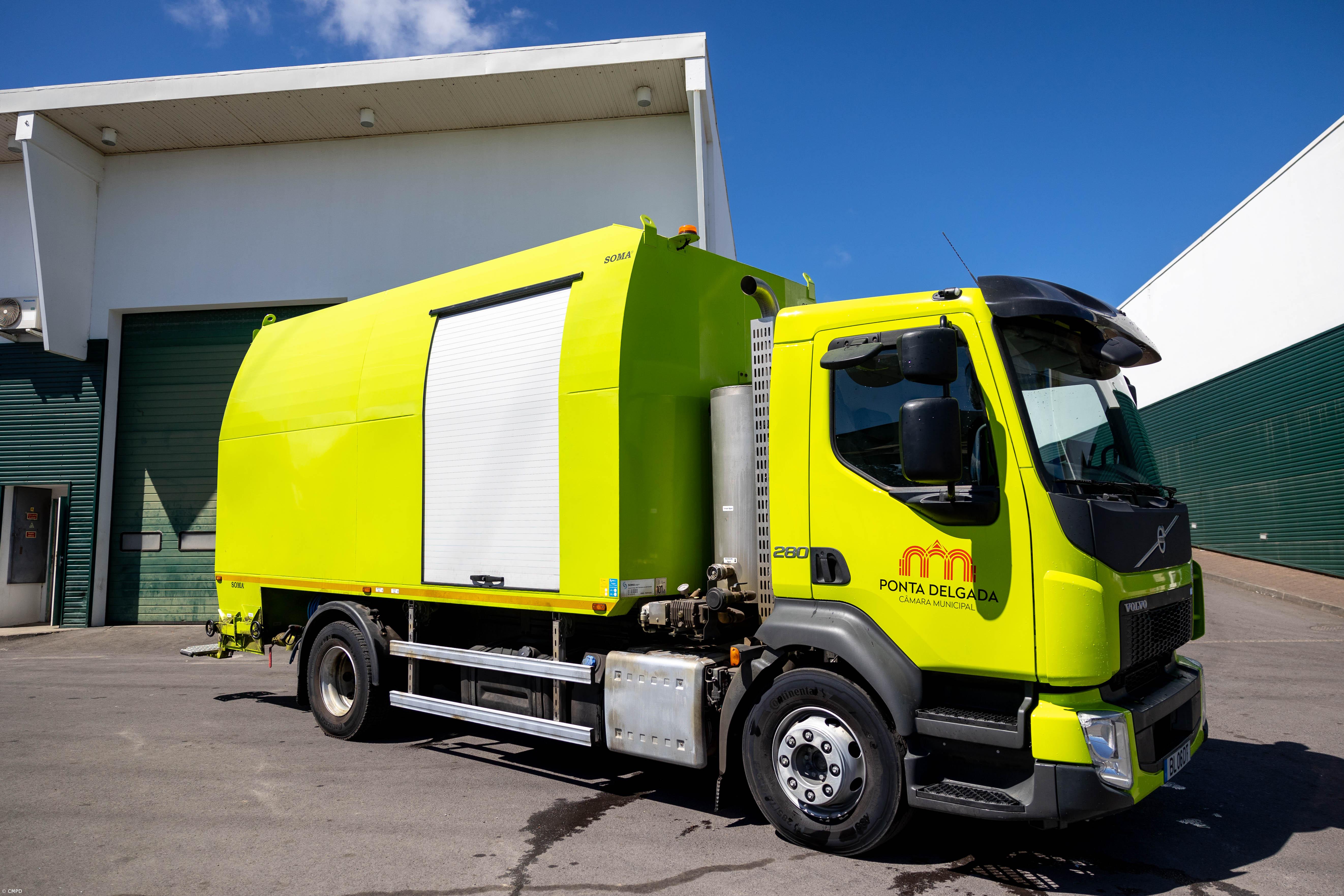 Ponta Delgada compra nova viatura de lavagem de contentores – Imagem 1