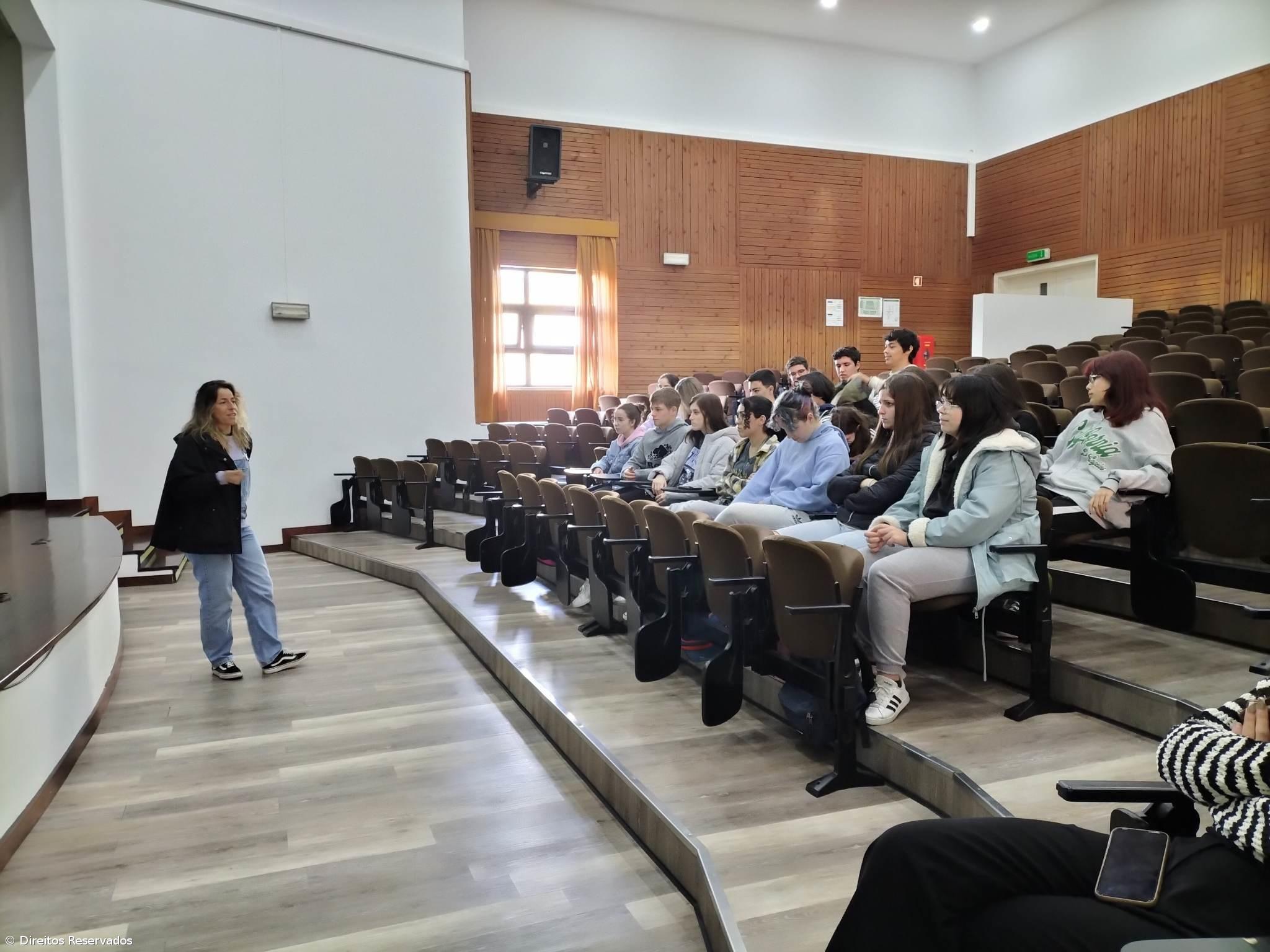 APF-Açores com serviço de atendimento a jovens – Imagem 1