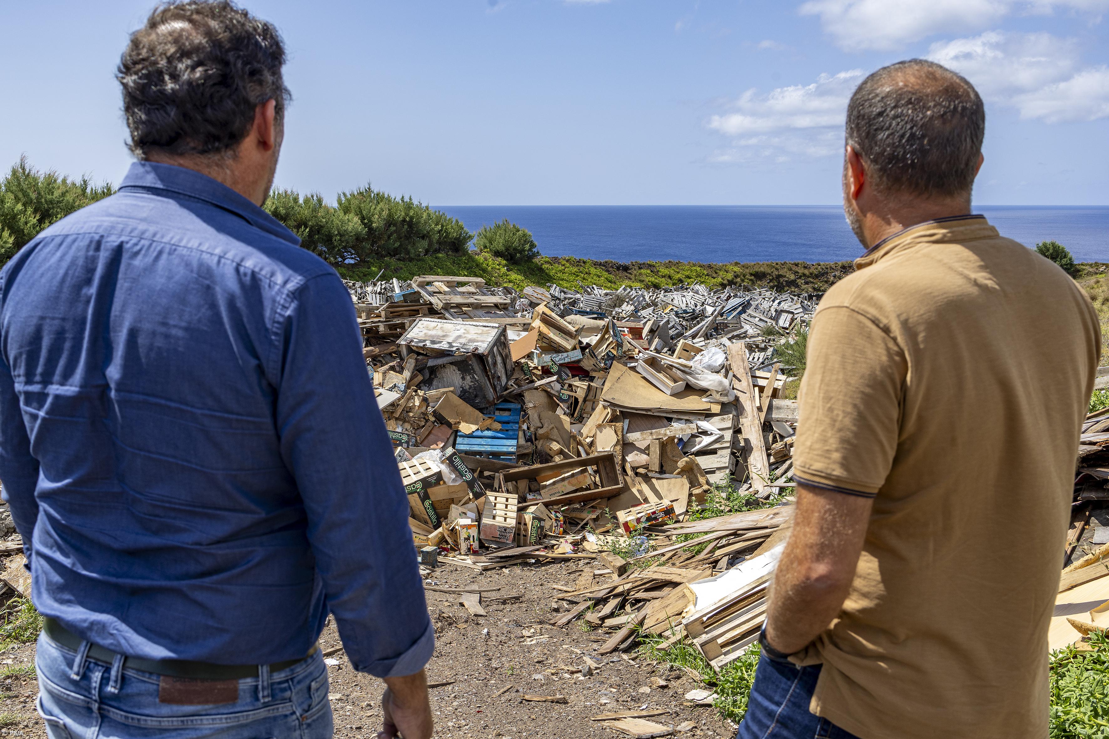 Líder do PS/Açores denuncia “falhas graves” na gestão de resíduos na ilha do Corvo – Imagem 1