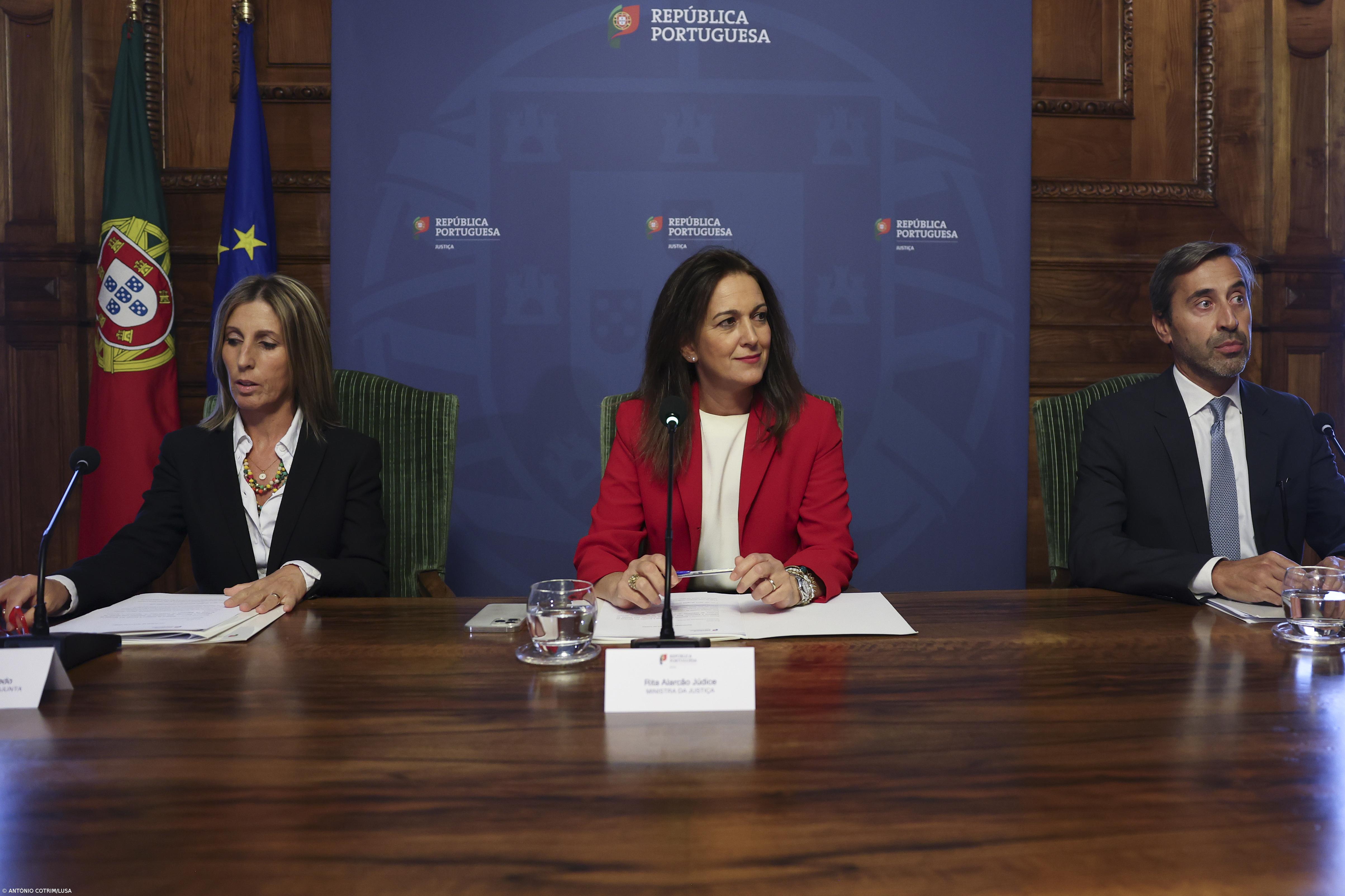 Ministra anuncia auditoria à segurança das 49 cadeias do país – Imagem 1