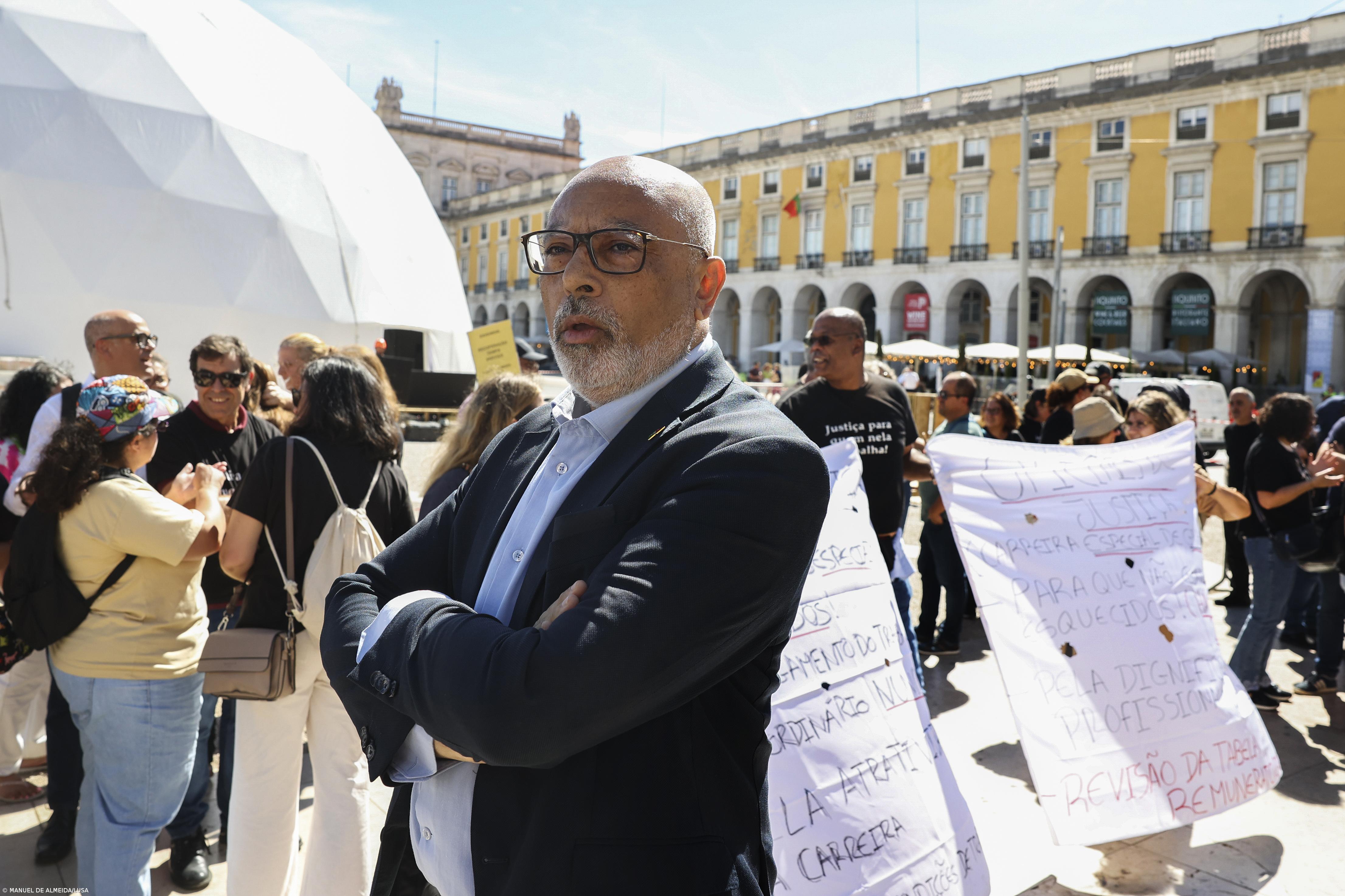 Oficiais de justiça criticam acordo com Governo e manifestam-se pela revisão da tabela salarial – Imagem 1
