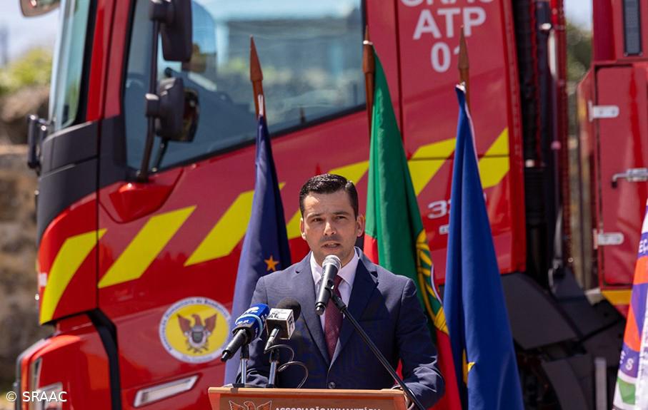 Governo dos Açores moderniza frota dos bombeiros com nove ambulâncias – Imagem 1