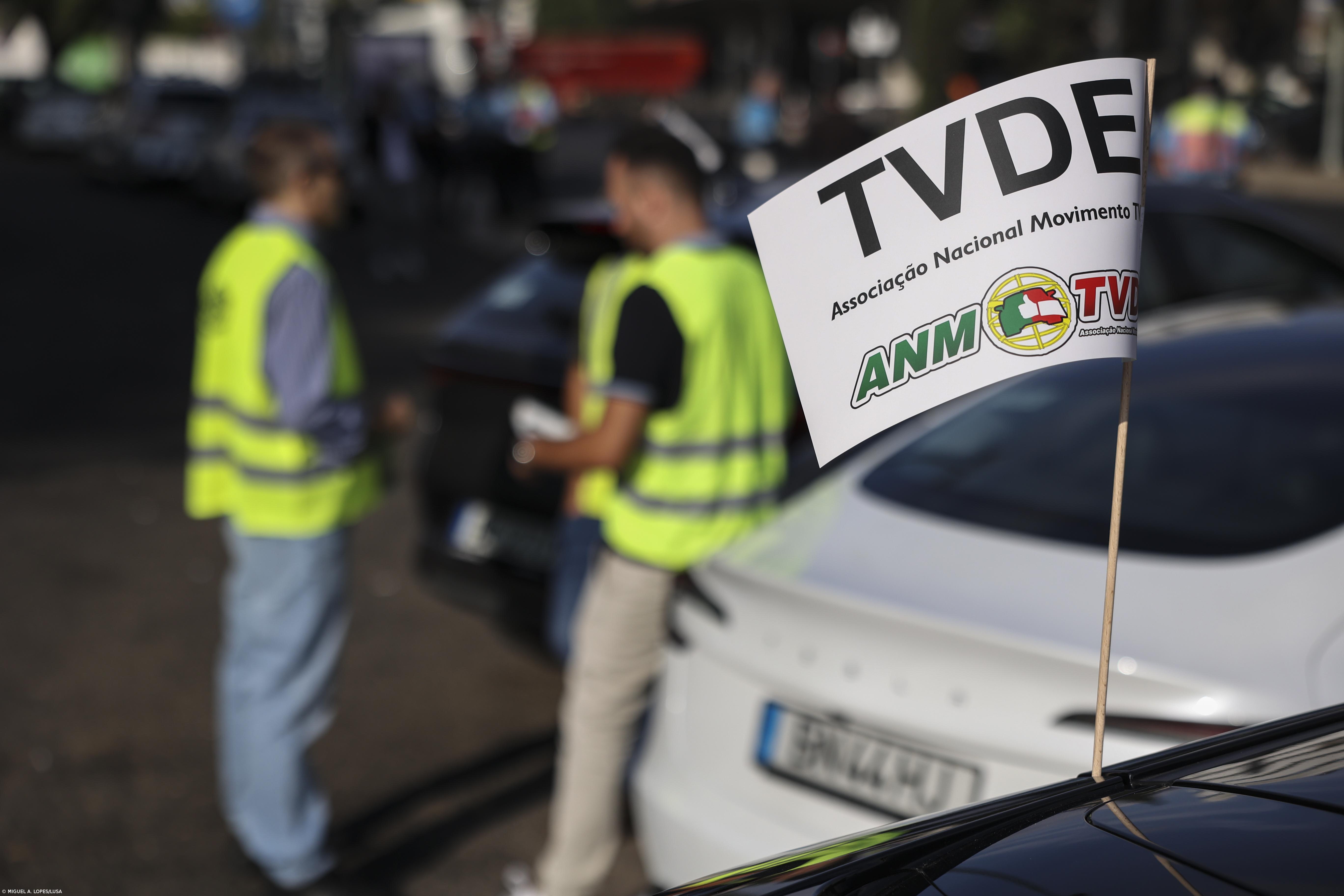 Motoristas e parceiros TVDE rumam ao parlamento em protesto – Imagem 1