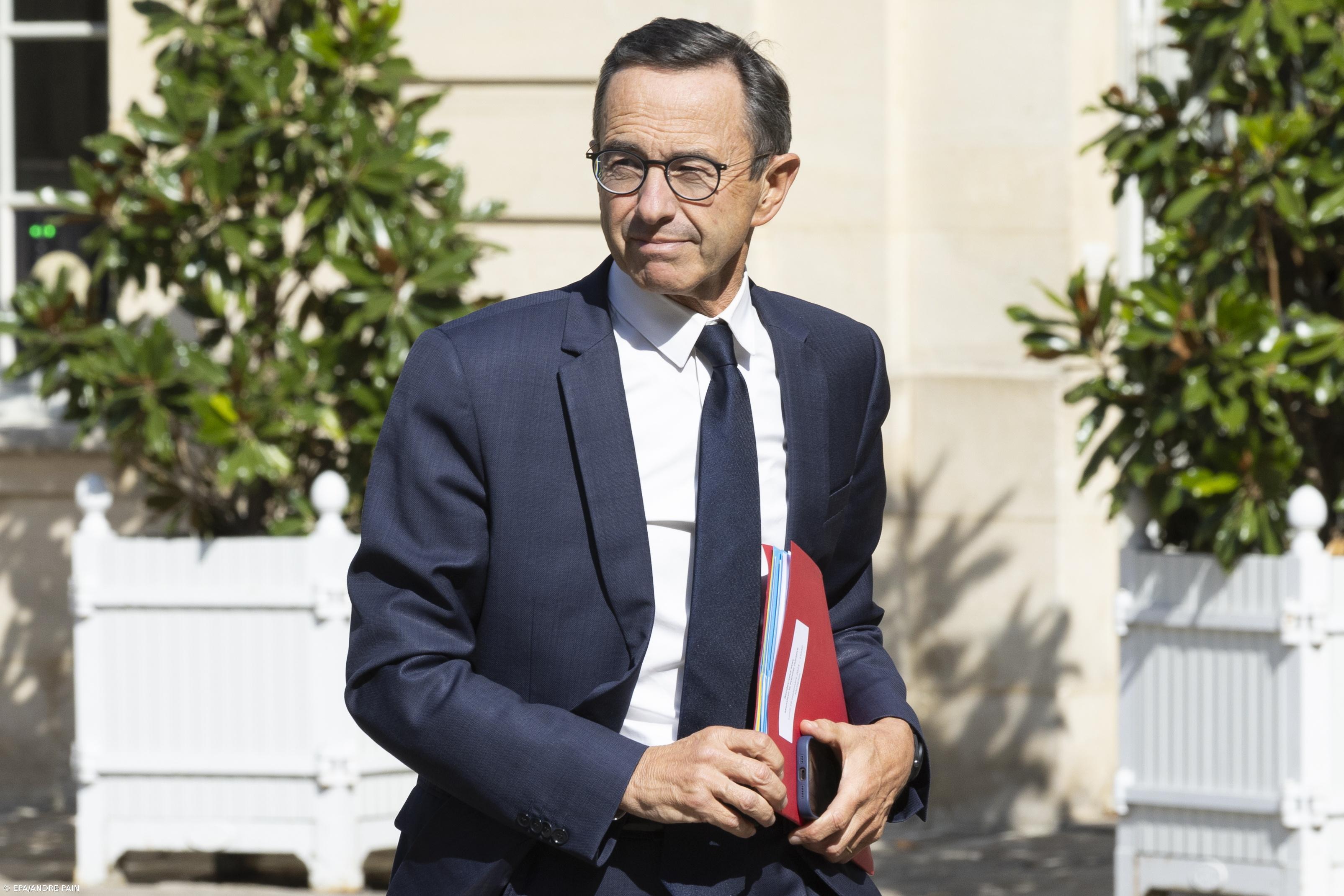 Ministro do Interior francês defende endurecimento de leis sobre imigração – Imagem 1