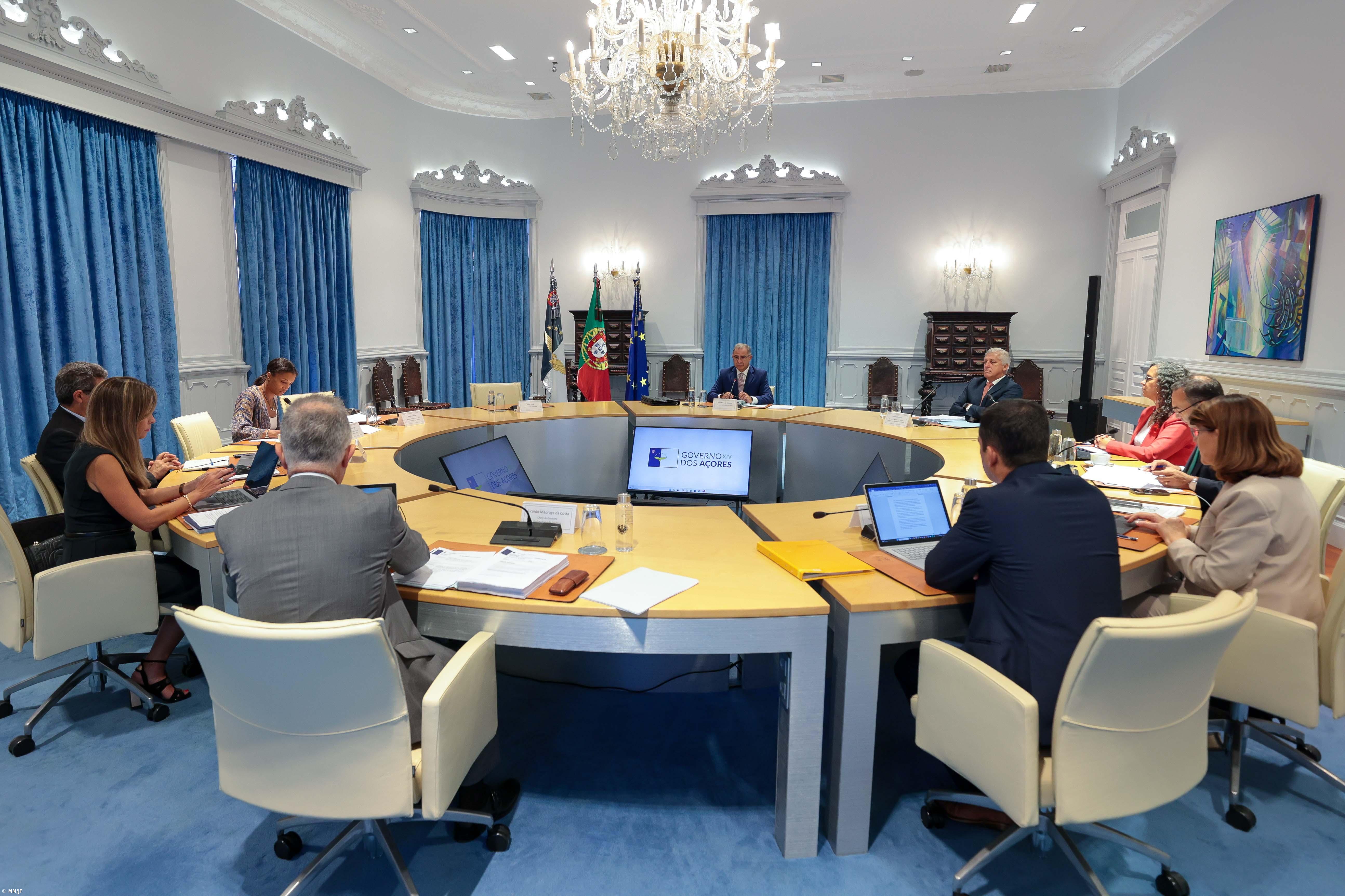 Governo dos Açores dá bónus de 25% a médicos que se dediquem em pleno ao SRS – Imagem 1