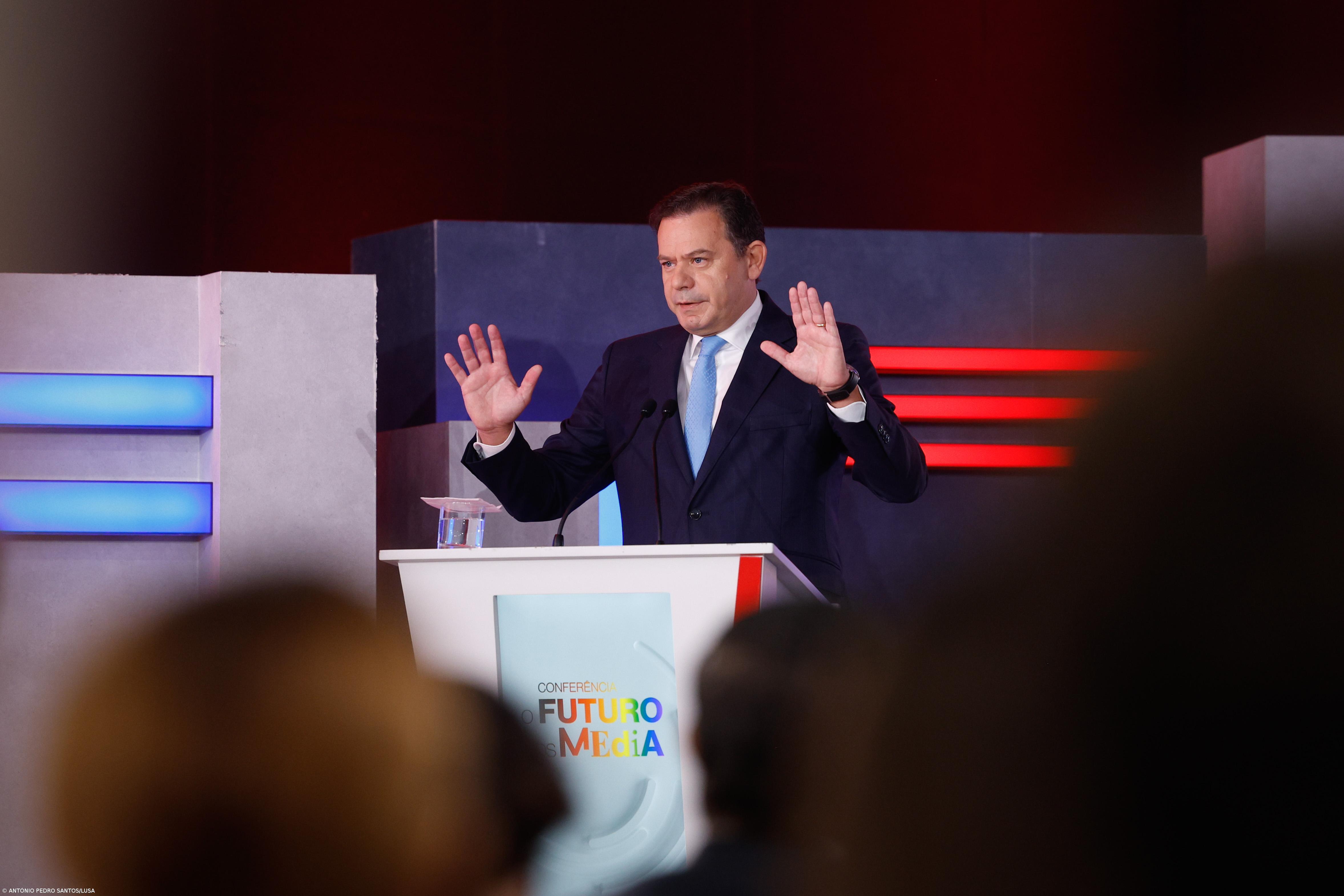 Montenegro quer jornalismo sustentável, tranquilo, menos ofegante e sem perguntas sopradas – Imagem 1