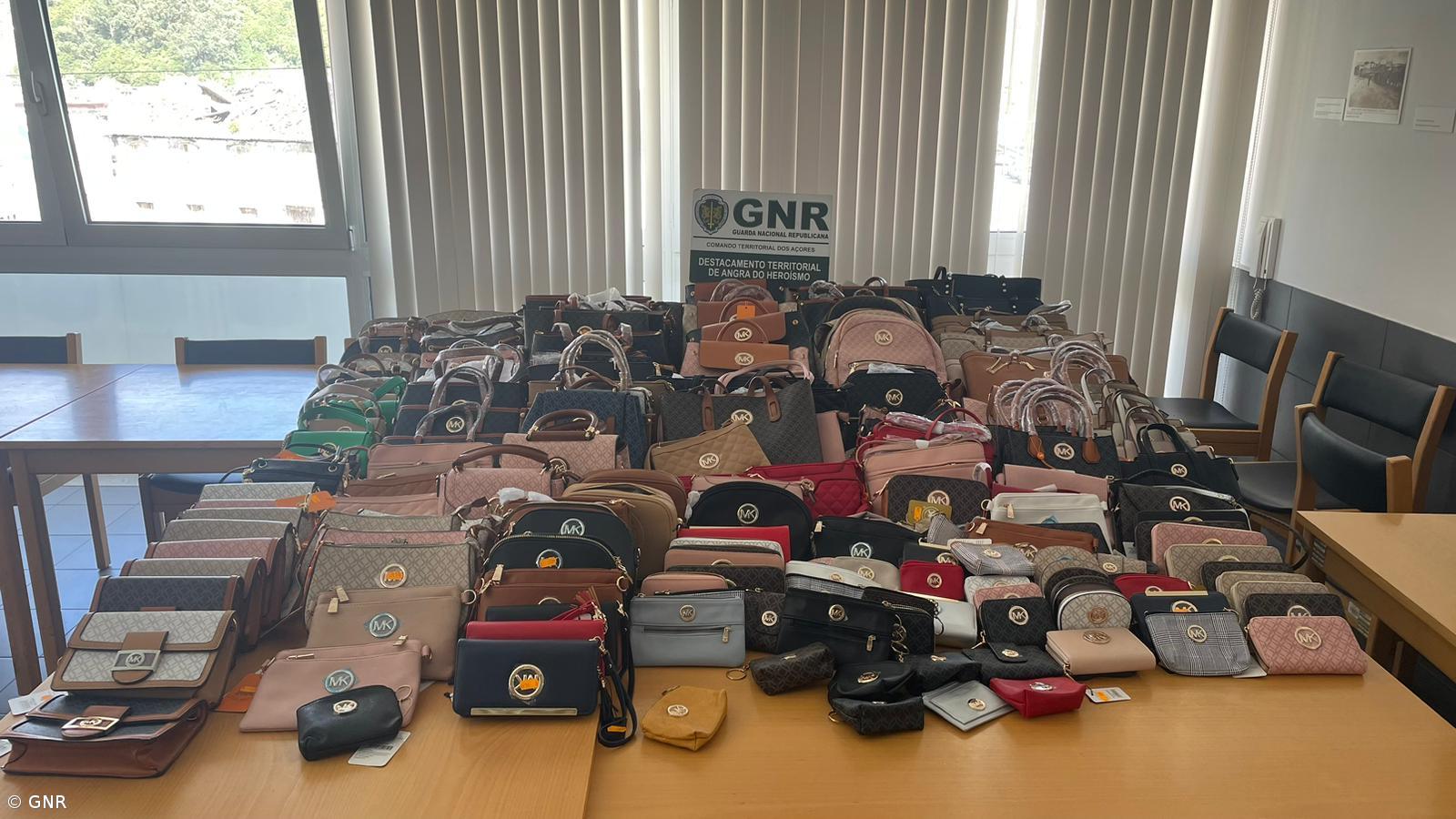 GNR apreende 200 artigos contrafeitos em Angra do Heroísmo – Imagem 1