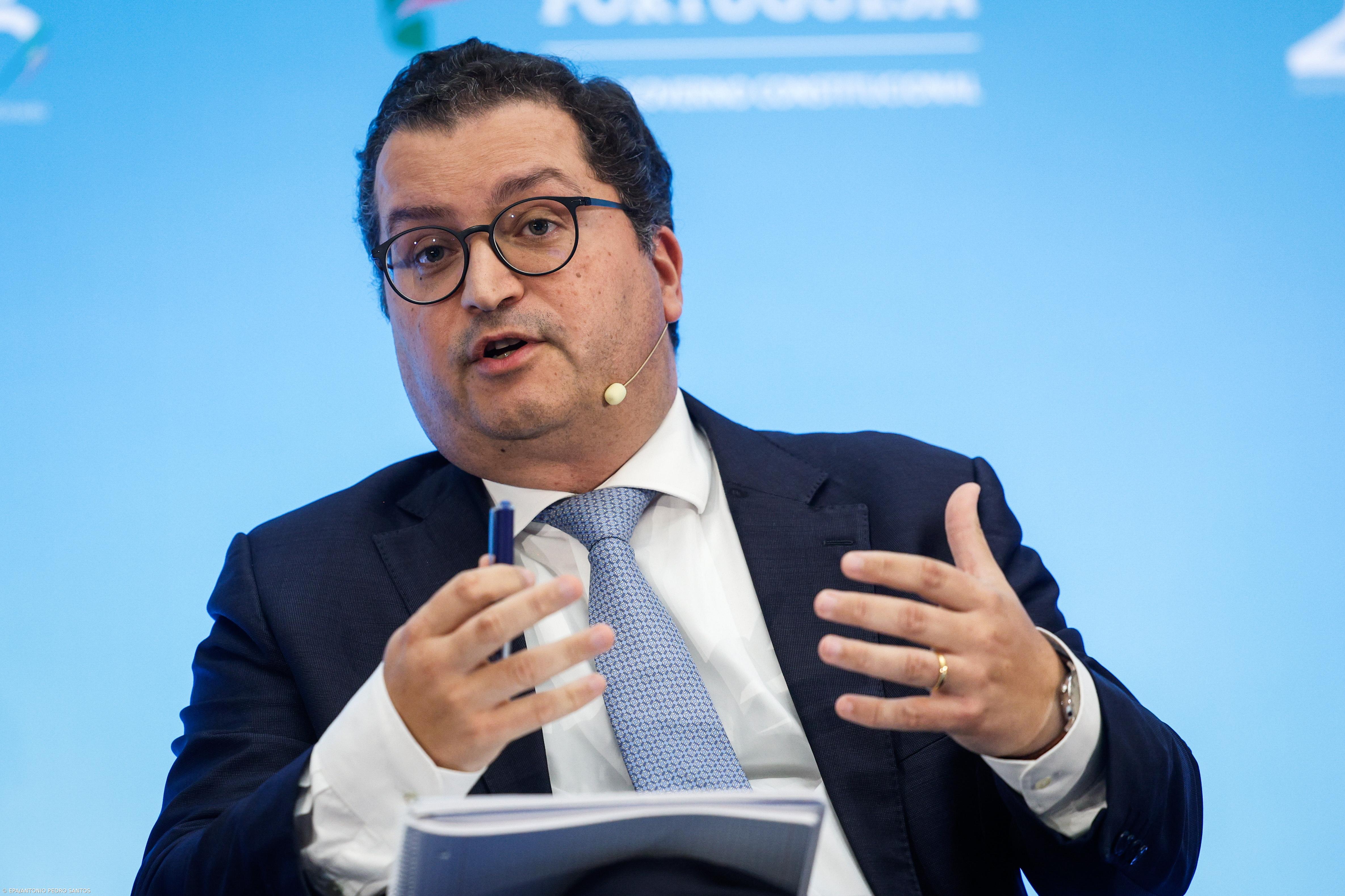 Médicos decidem pelo internamento para observação do ministro das Finanças – Imagem 1