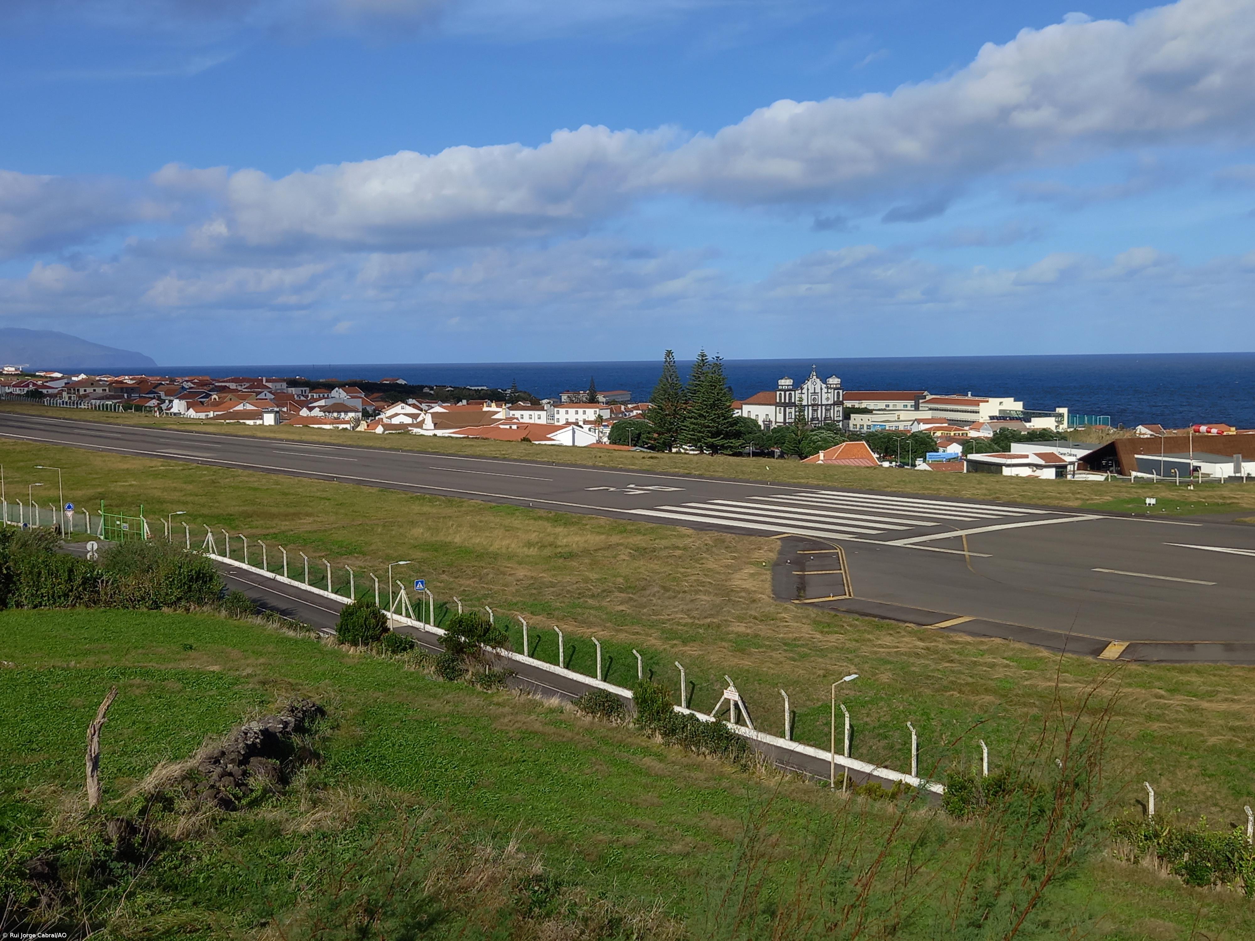 Autarca de Santa Cruz das Flores preocupado e insatisfeito com transporte aéreo – Imagem 1