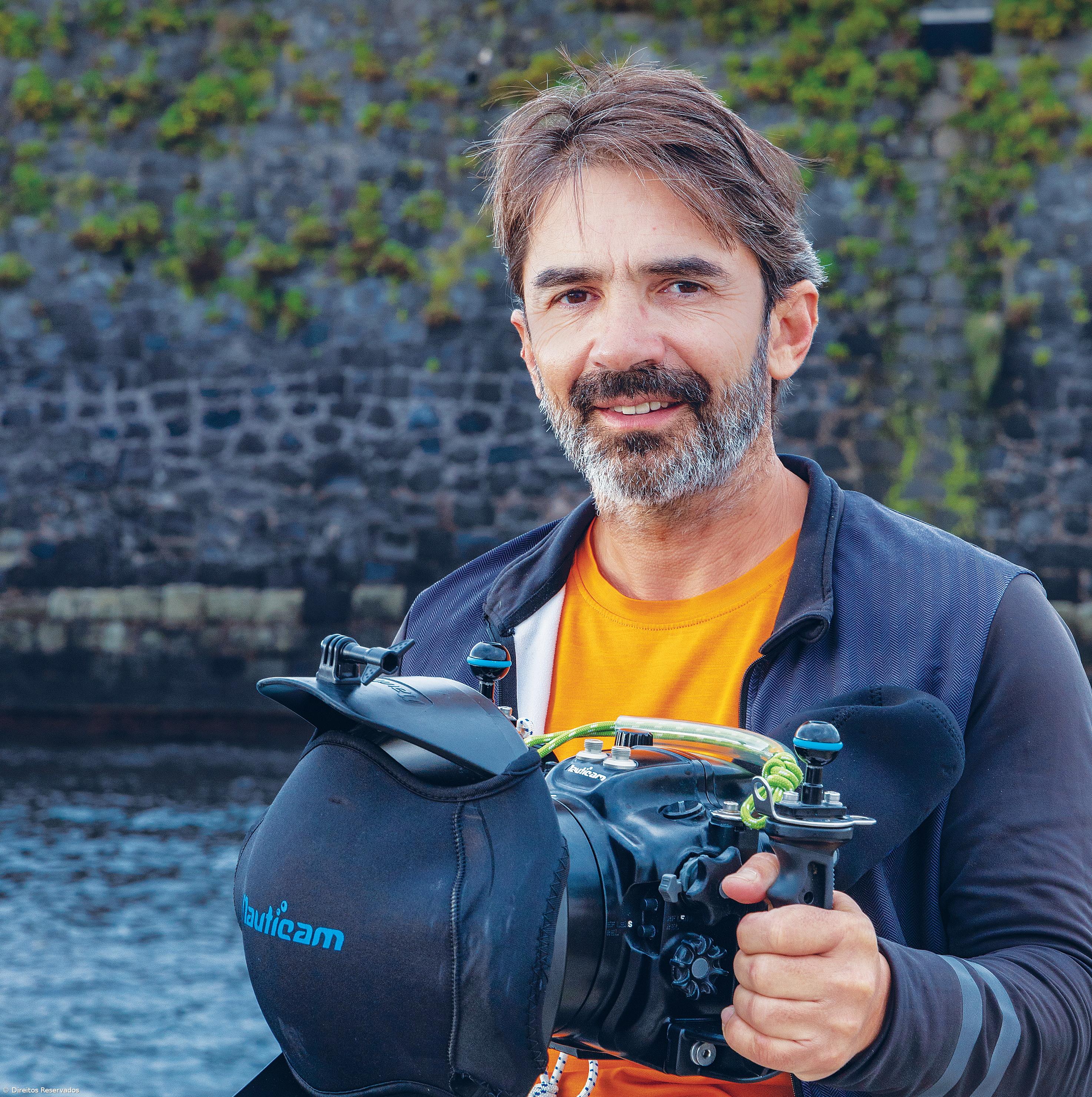 “Através da máscara de mergulho, conseguimos registar os momentos, pelo menos na memória” – Imagem 1