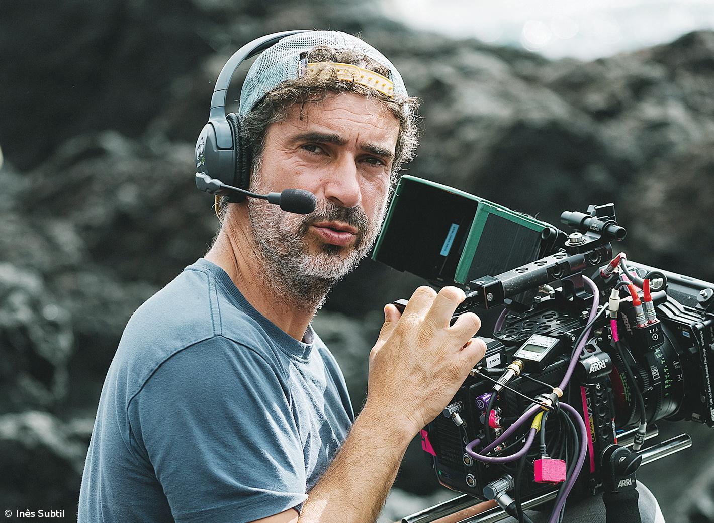 “Tudo o que escrevo está relacionado com a minha infância e com tudo o que sinto que é ser açoriano” – Imagem 1