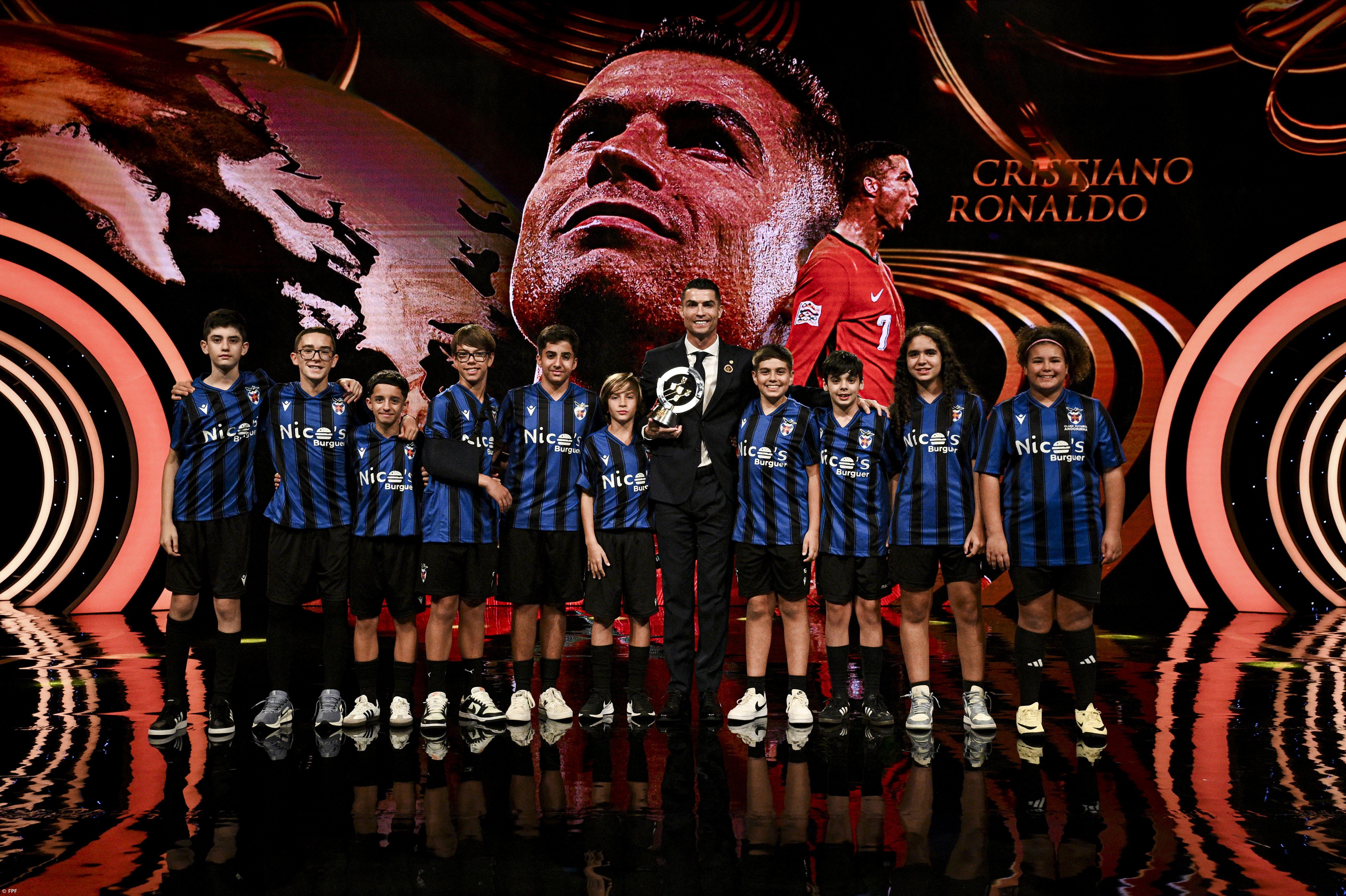 "Embaixador de excelência" Cristiano Ronaldo distinguido com quinas de platina – Imagem 1