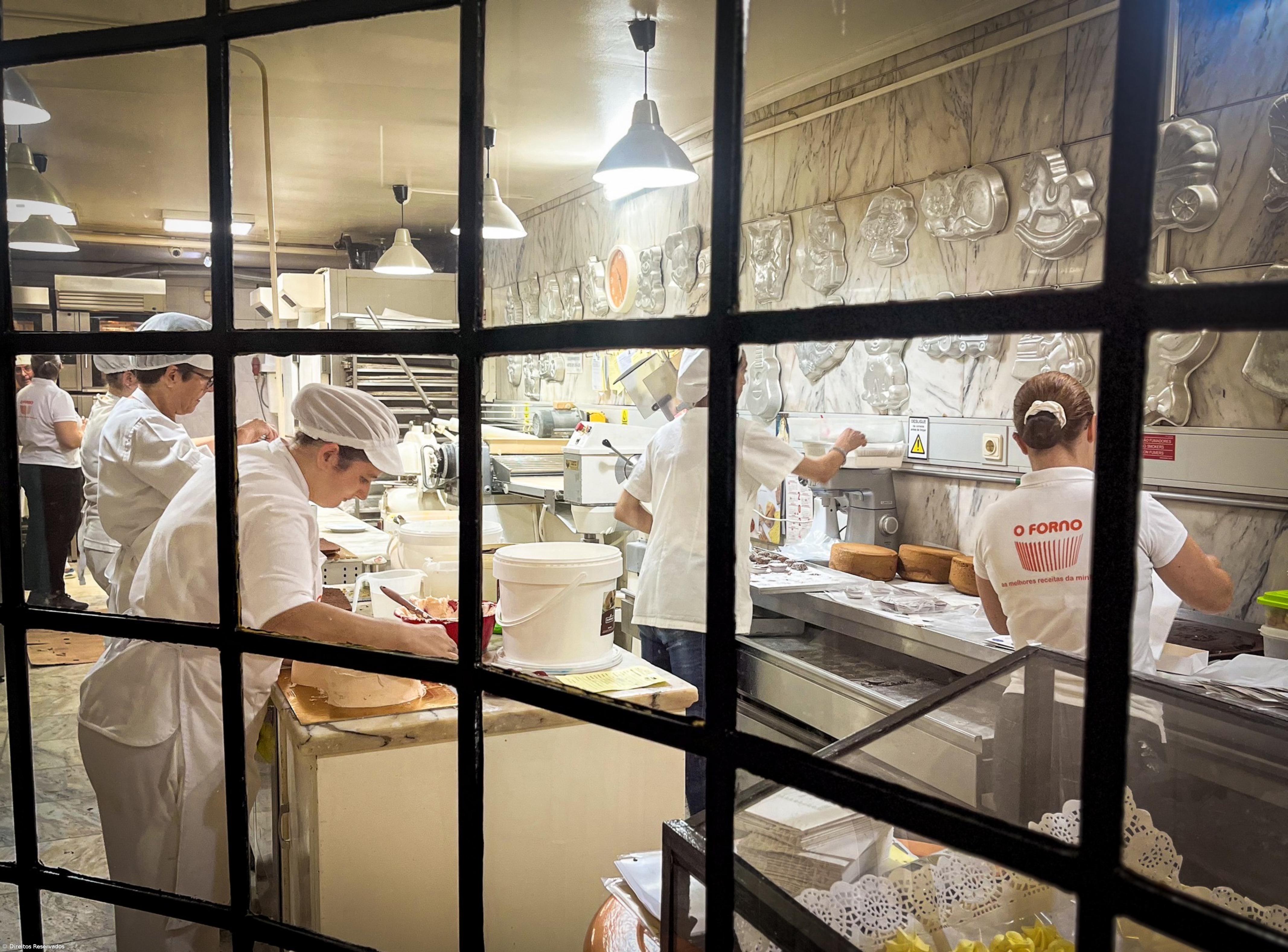 Ana Maria Costa, proprietária da Pastelaria O Forno, há 37 anos – Imagem 3