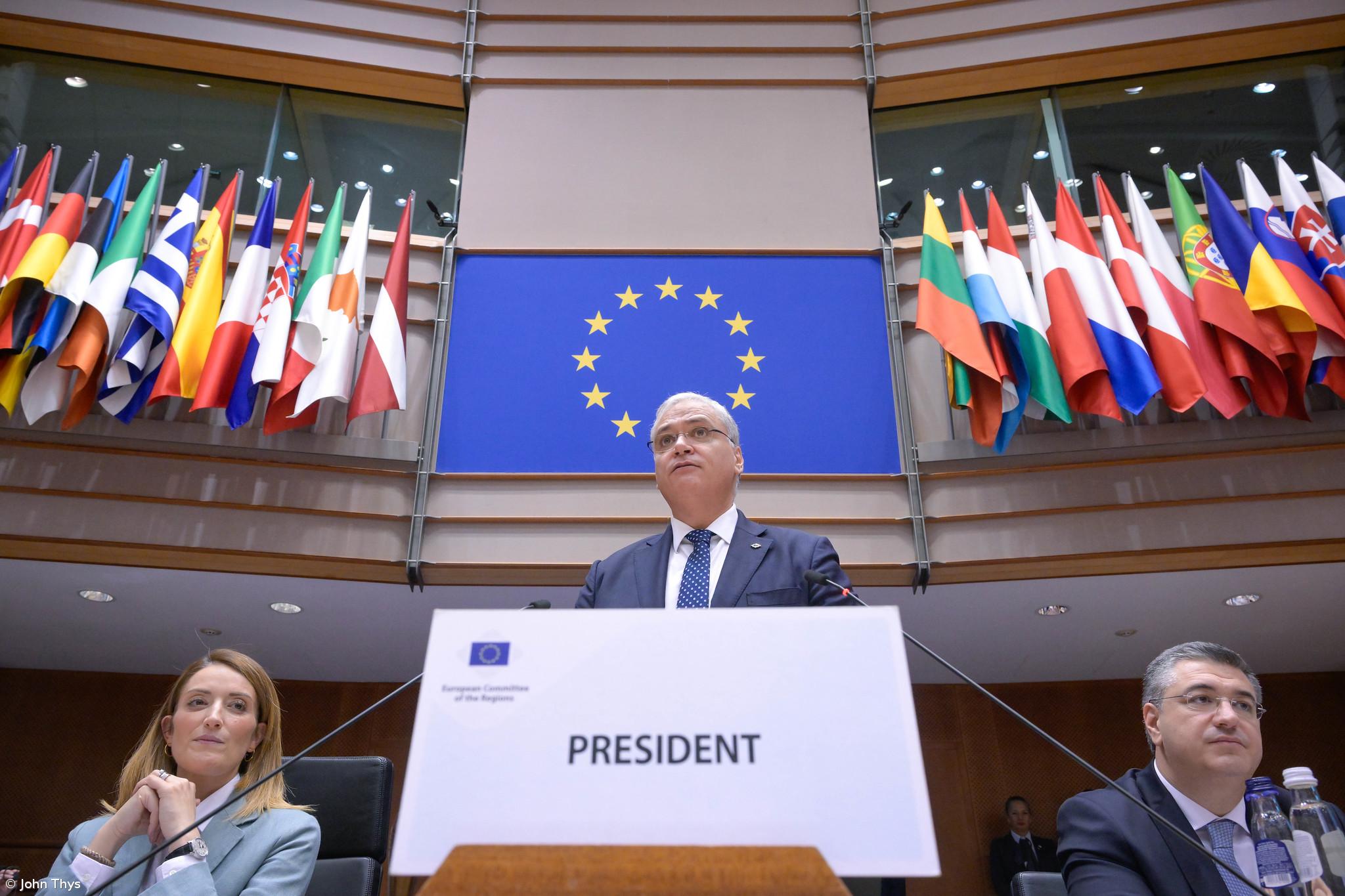 Vasco Cordeiro diz que UE não pode existir "se for liderada de cima para baixo"  – Imagem 1