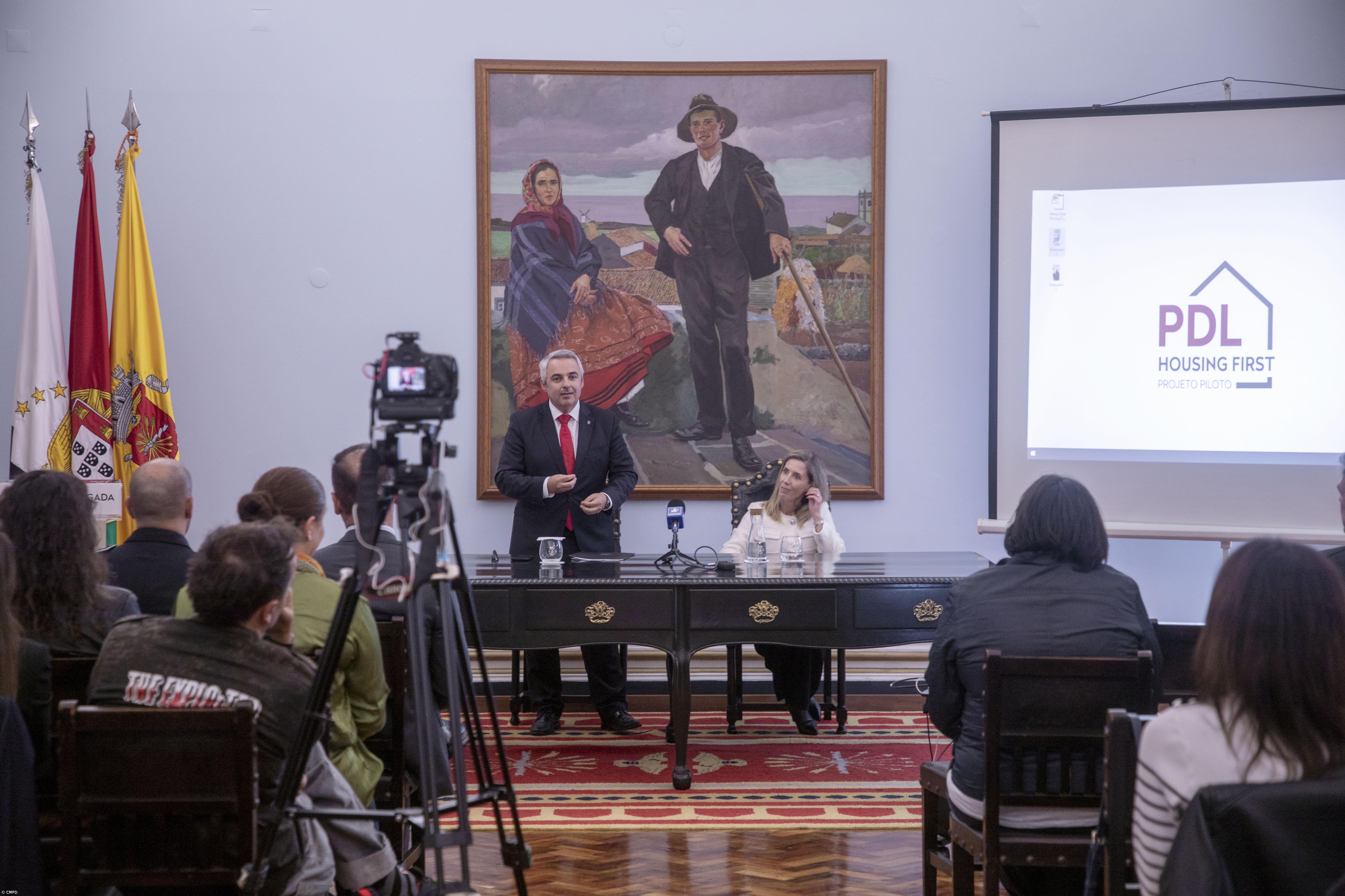 Programa “Housing First” retirou dois sem-abrigo da rua em Ponta Delgada – Imagem 1