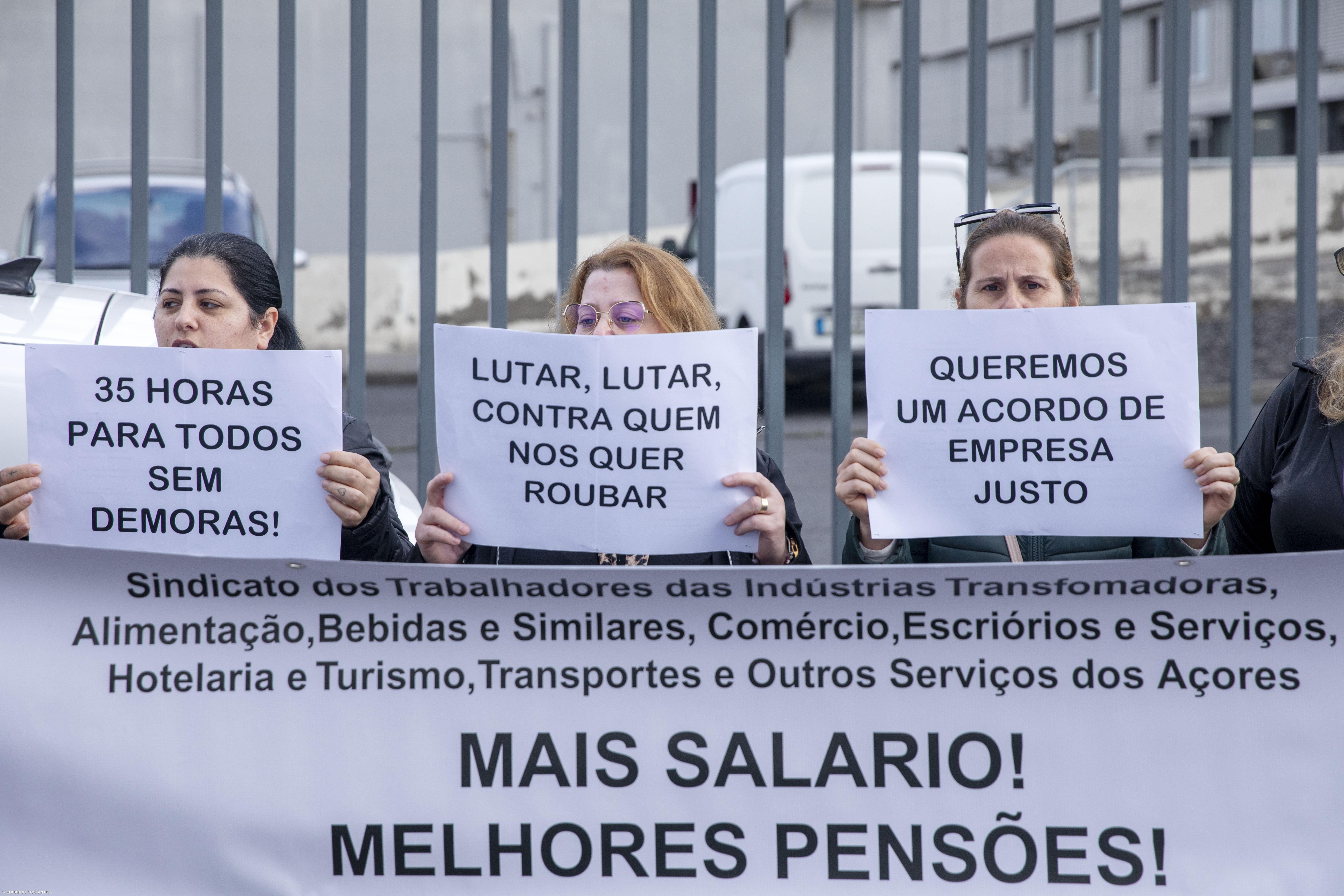 Trabalhadoras de conserveira de Rabo de Peixe pedem melhores condições salariais – Imagem 1