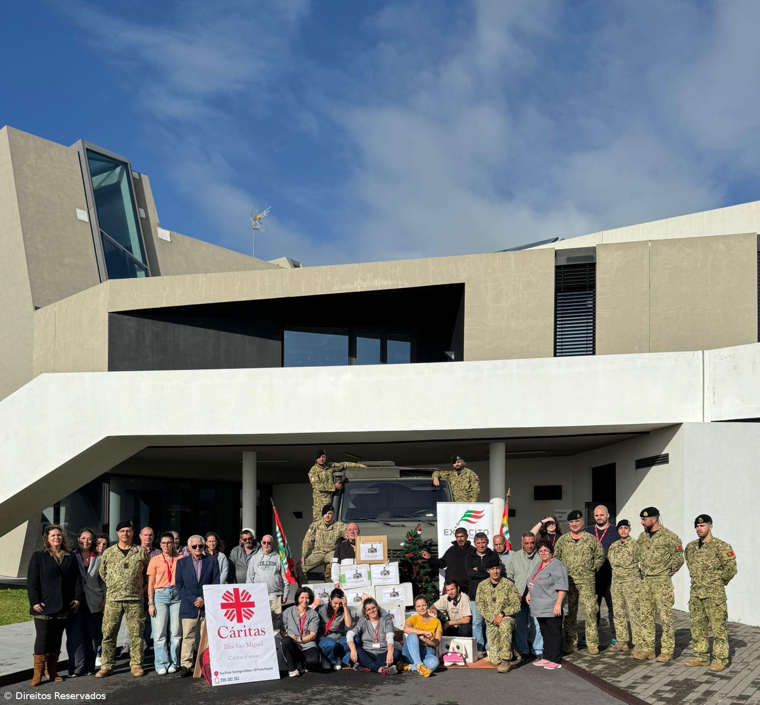 Cáritas de São Miguel recebe bens doados pela Zona Militar dos Açores – Imagem 1