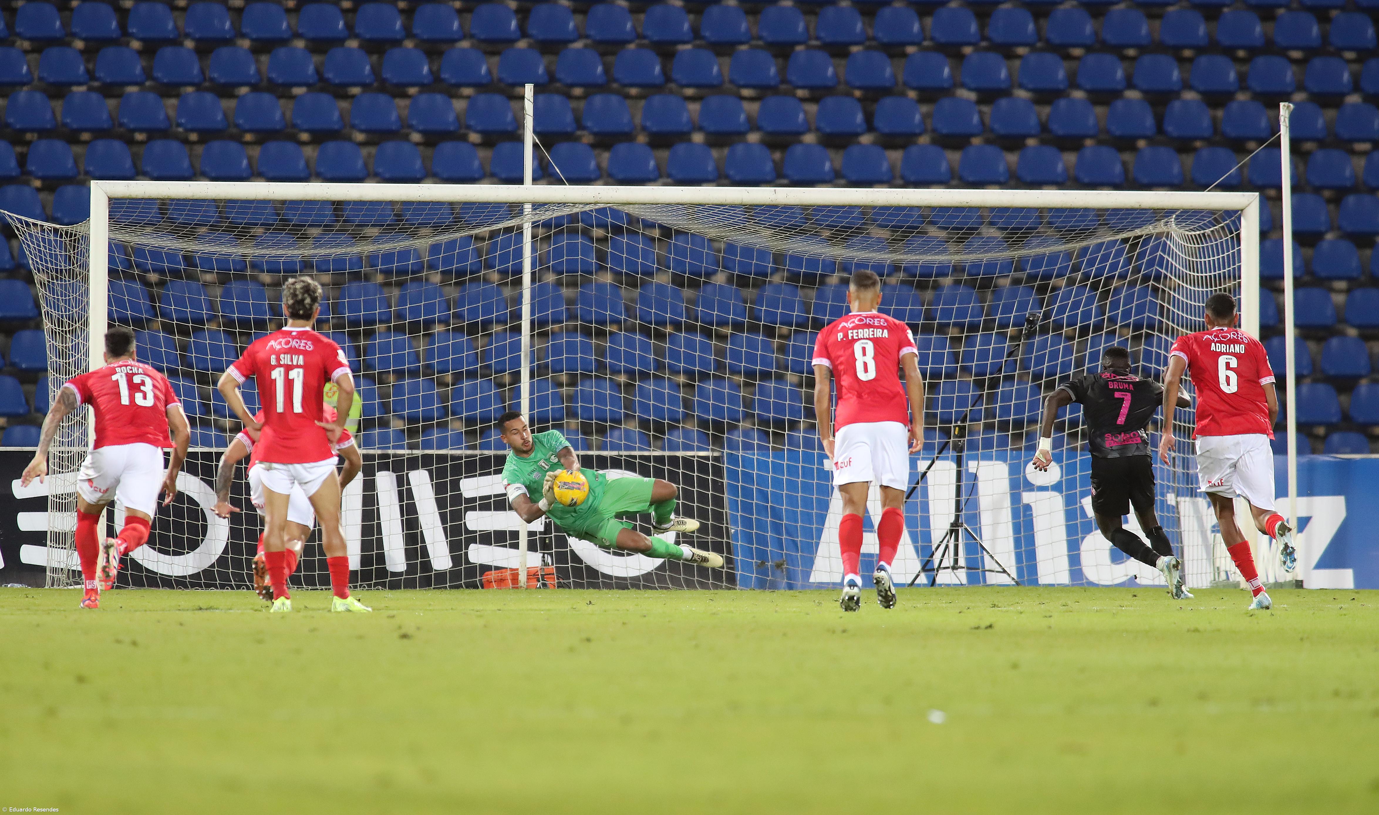 Bruma bisa e tira o quarto lugar do campeonato ao Santa Clara  – Imagem 1