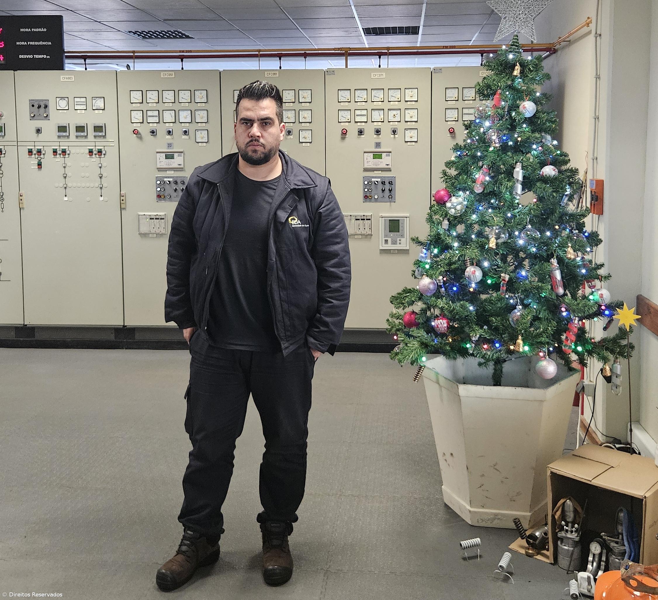 Trabalhadores da EDA garantem que luz do Natal não se extingue – Imagem 2