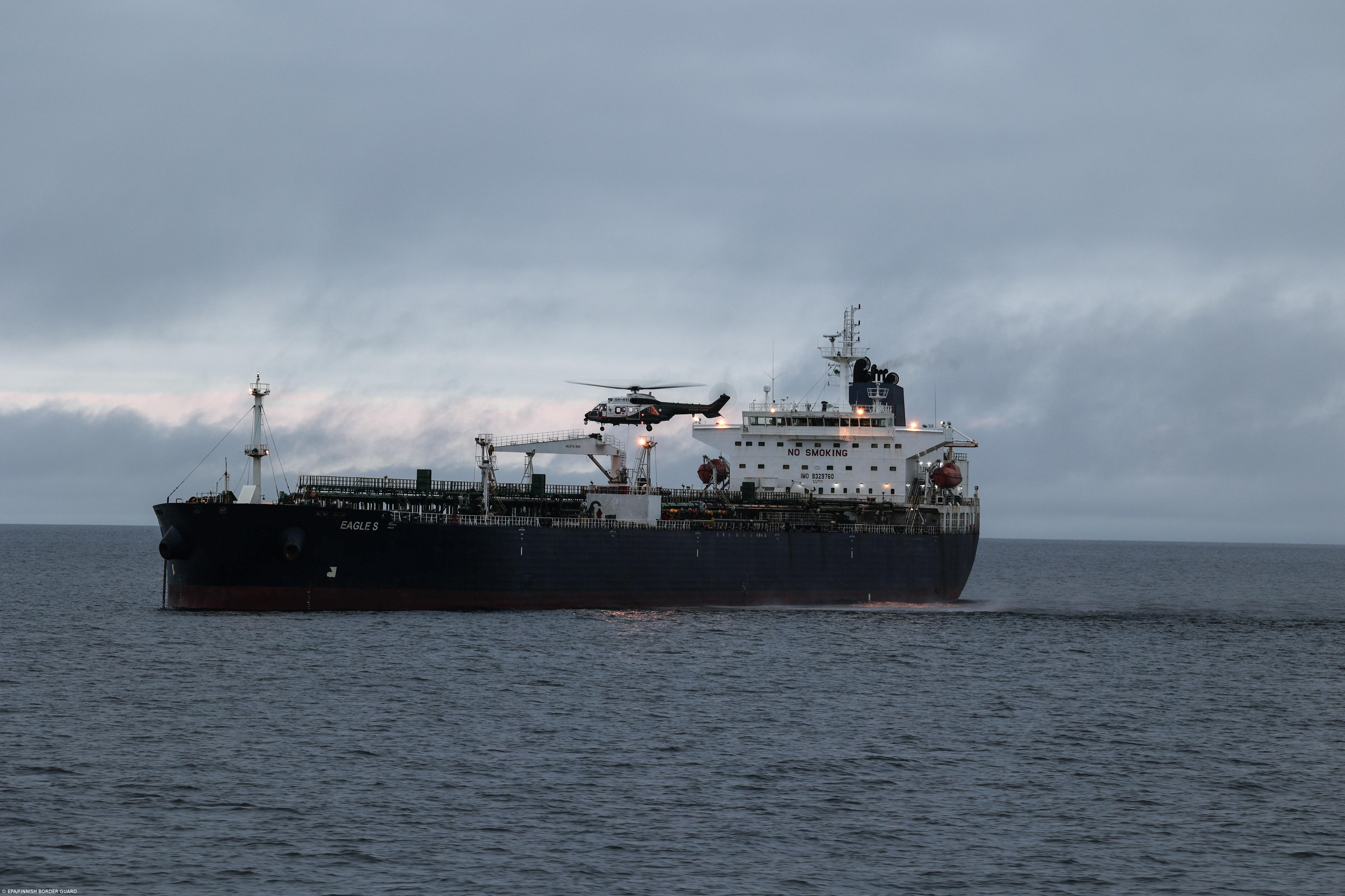 Autoridades finlandesas vão inspecionar petroleiro suspeito de sabotagem de cabo submarino – Imagem 1