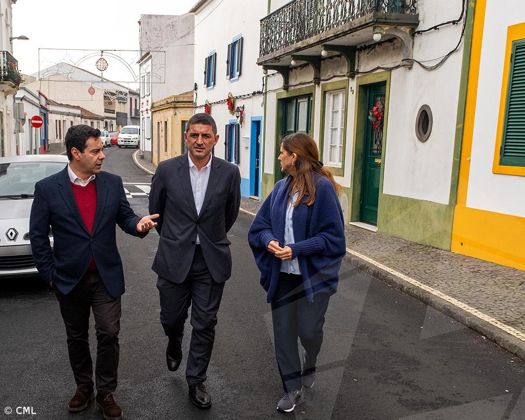 Concluídas obras de requalificação da rua 25 de Abril na Lagoa – Imagem 1