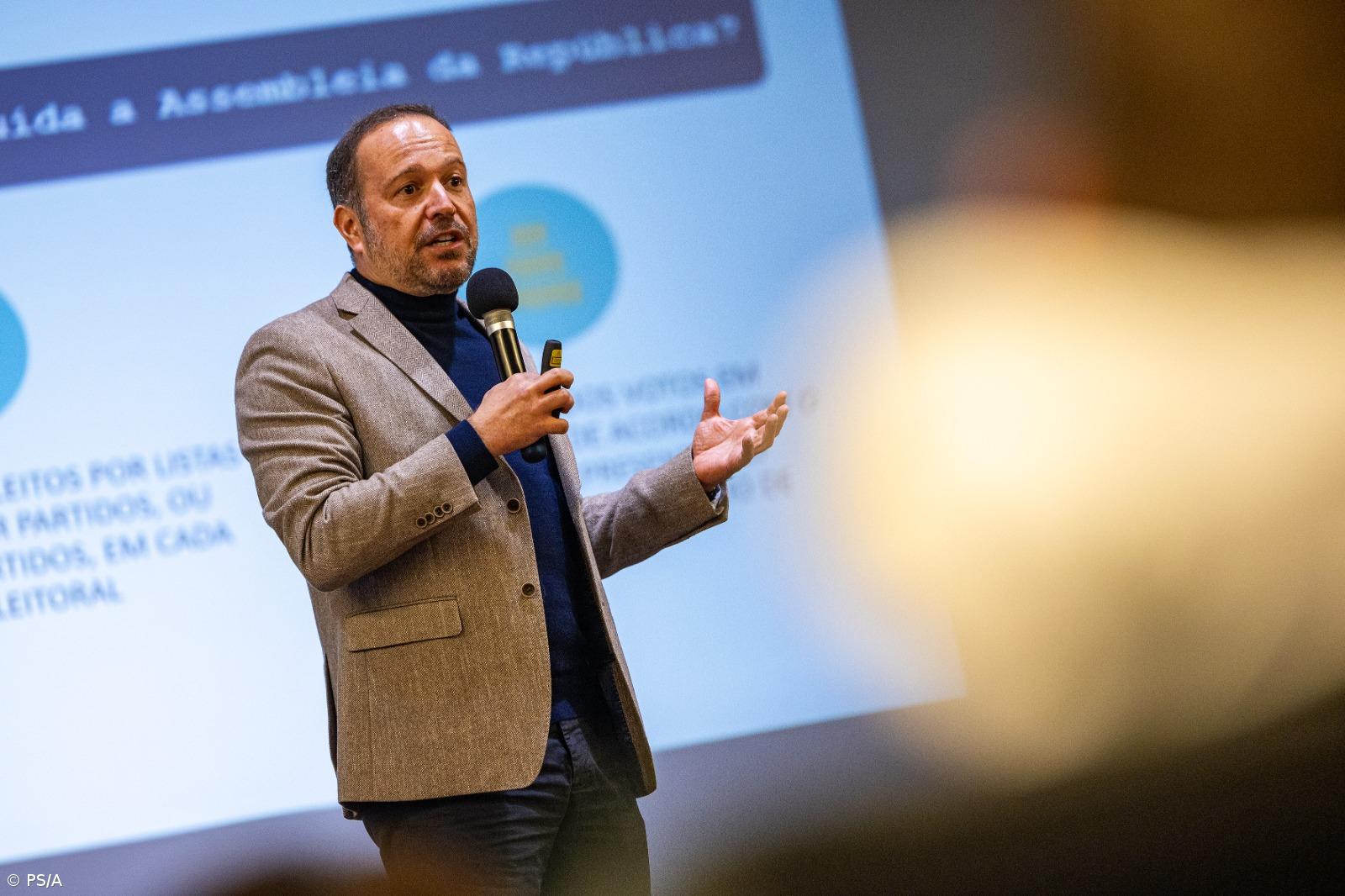 Líder do PS/Açores congratula-se com iniciativa Parlamento dos Jovens – Imagem 1