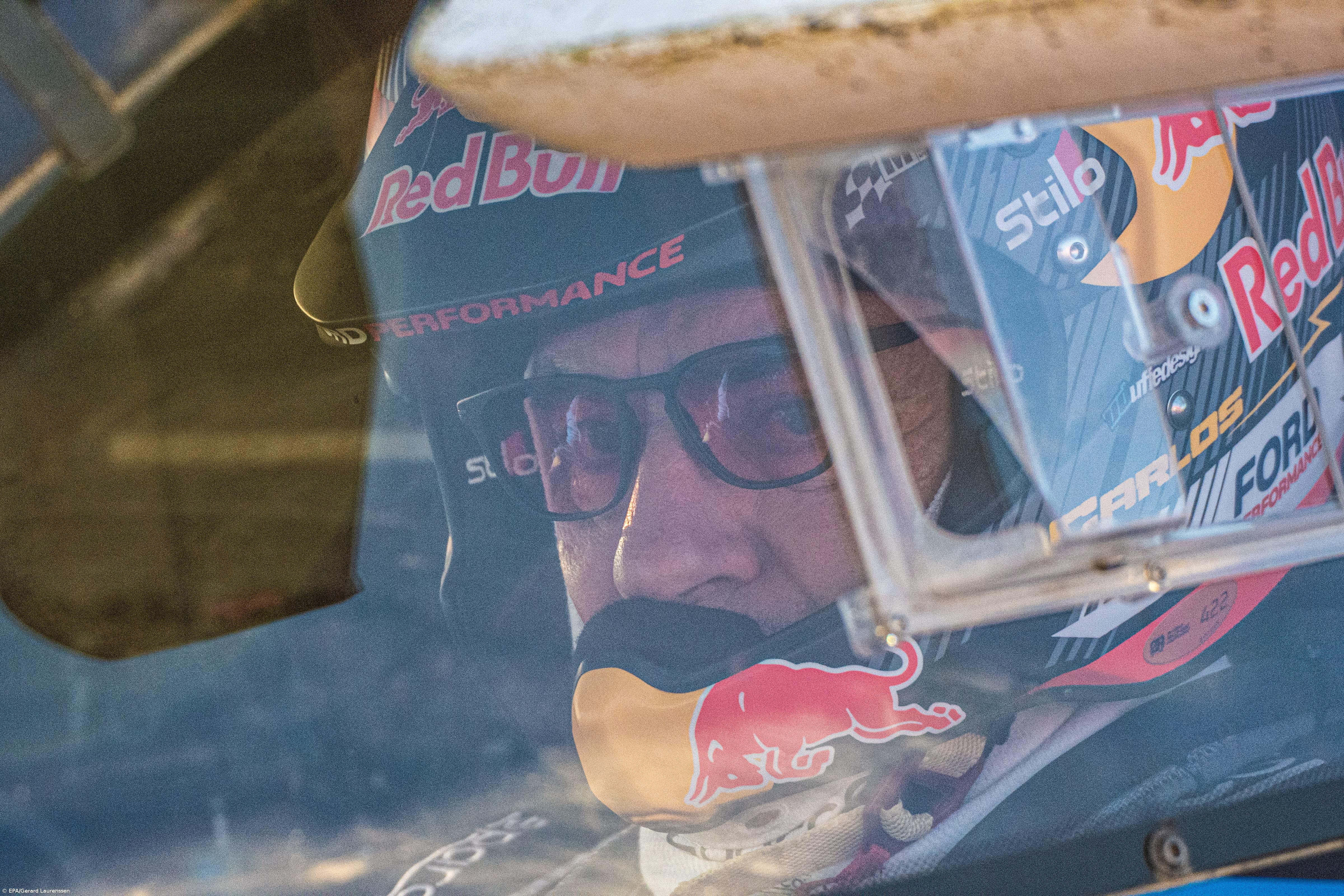 Tetracampeão Carlos Sainz abandona corrida – Imagem 1