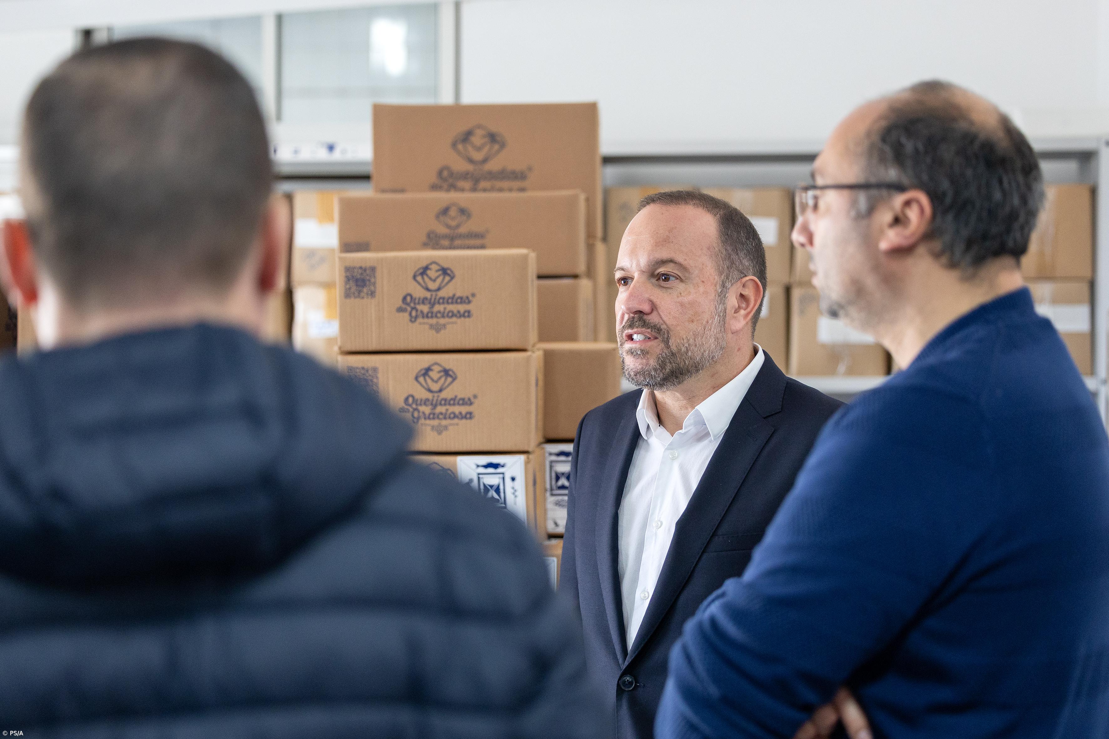 Líder do PS/Açores acusa Governo Regional de arrecadar "milhões" com impostos sobre combustíveis – Imagem 1