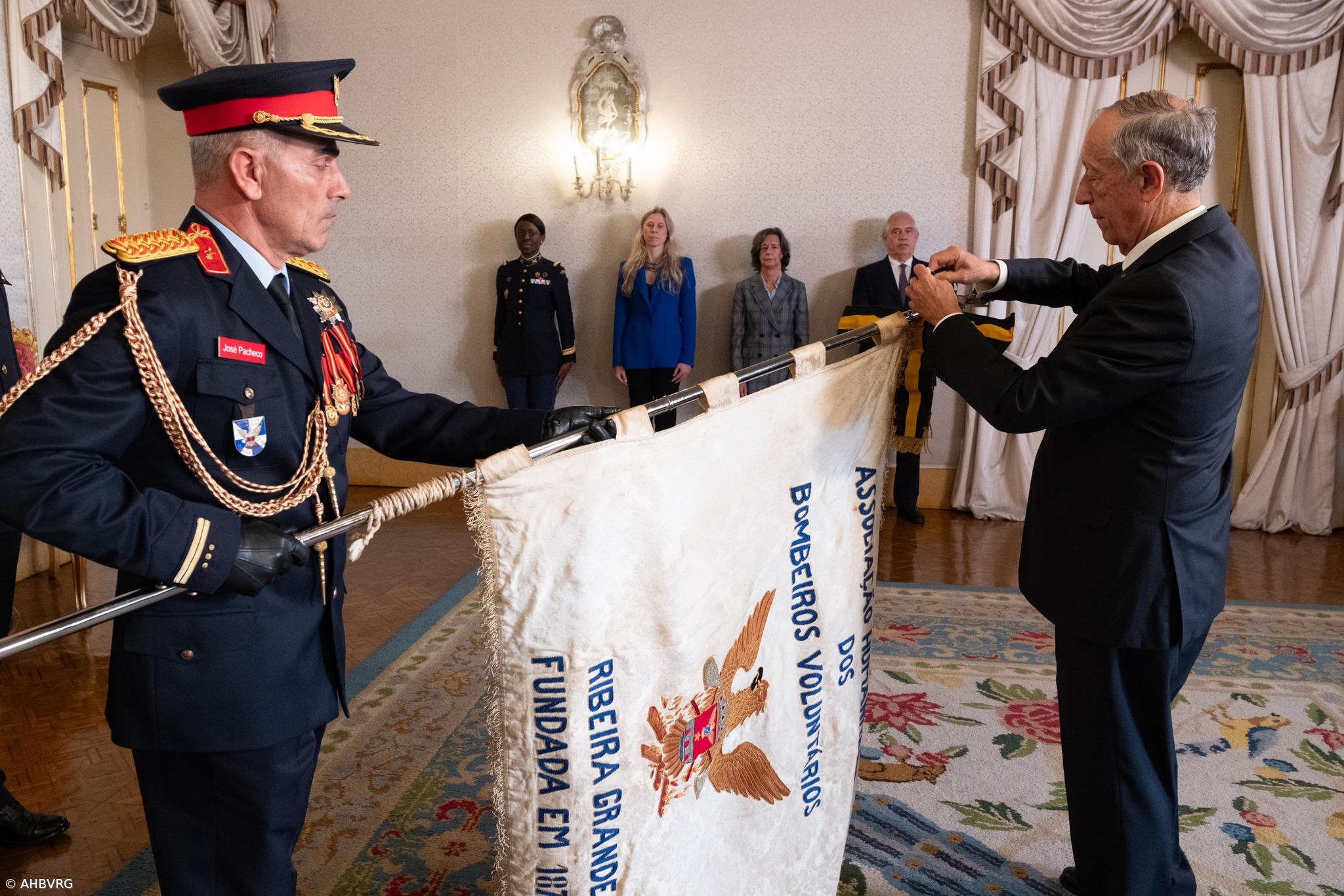 Marcelo condecora Bombeiros da Ribeira Grande – Imagem 1