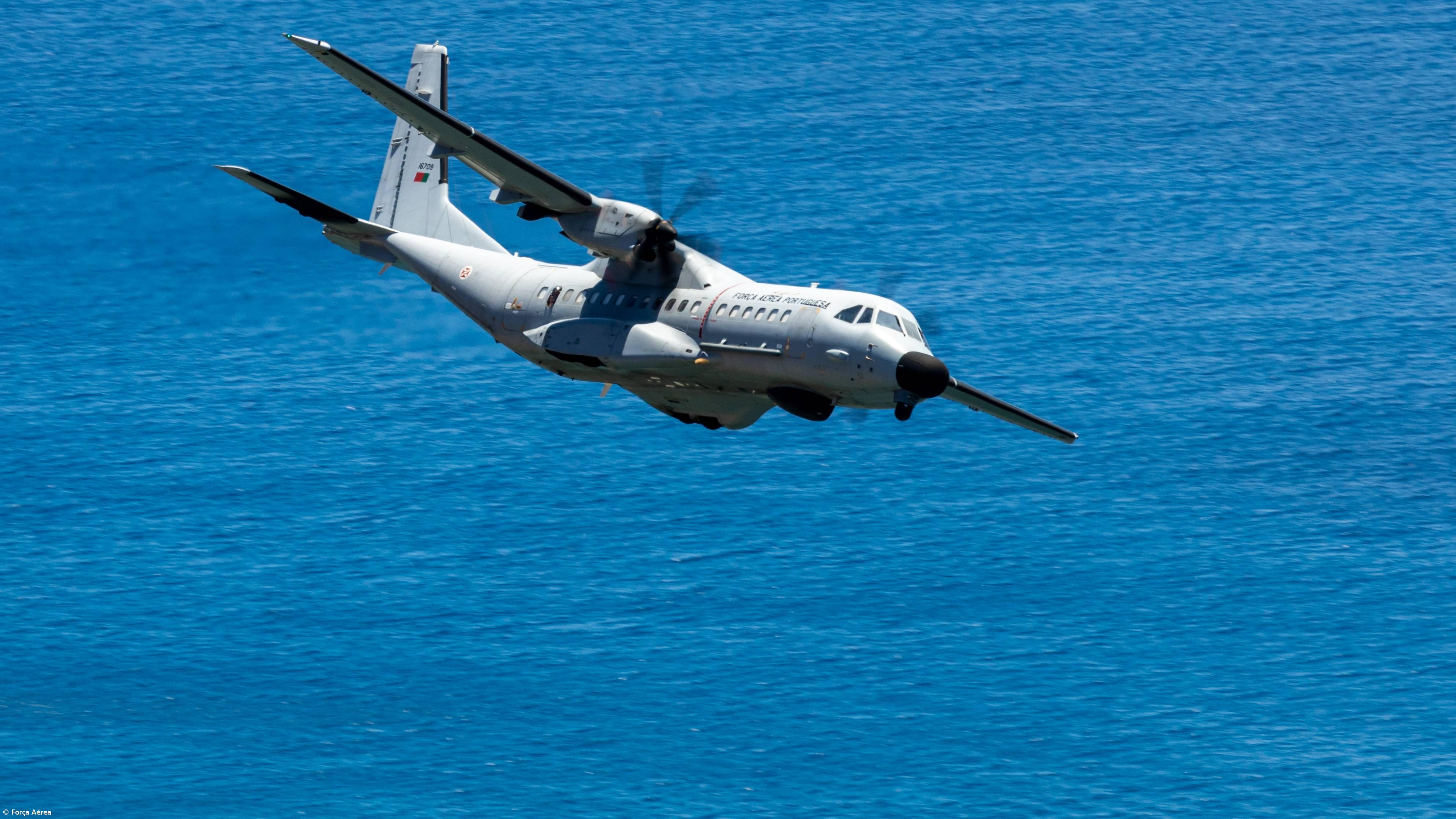 Força Aérea transportou bens de primeira necessidade para as Flores – Imagem 1