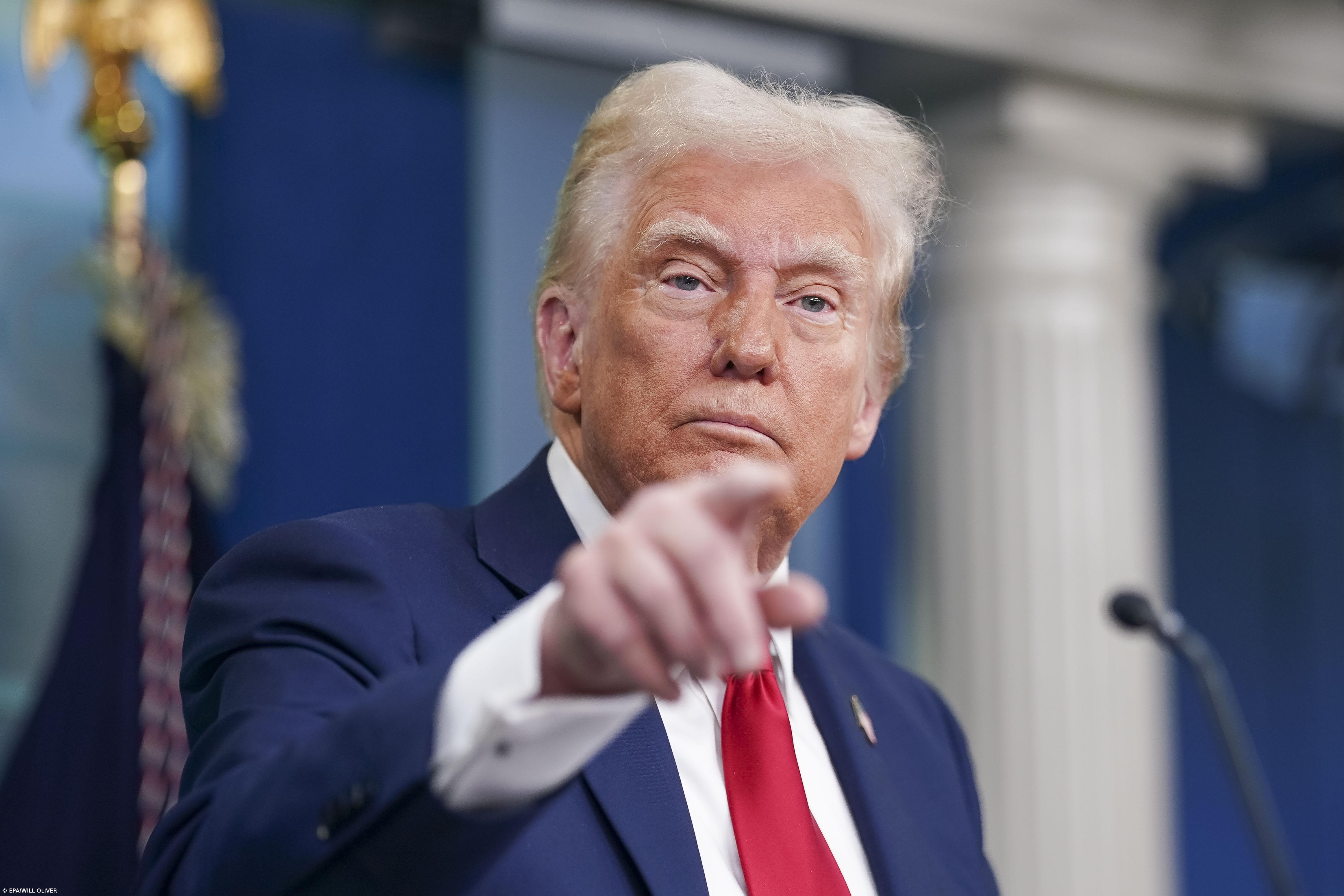 Trump responsabiliza políticas de "diversidade" Obama e Biden pelo desastre de avião nos EUA – Imagem 1