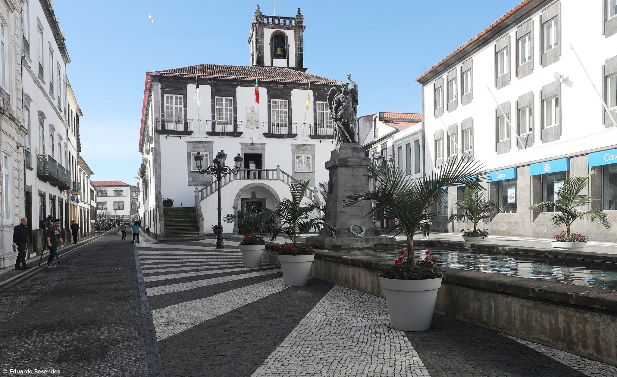 Ponta Delgada galardoada com Bandeira de Mérito Social – Imagem 1