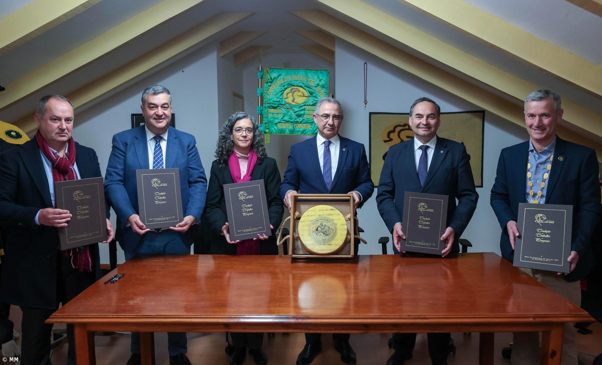 Confraria e governo açoriano realçam importância de reconhecer queijo de São Jorge – Imagem 1