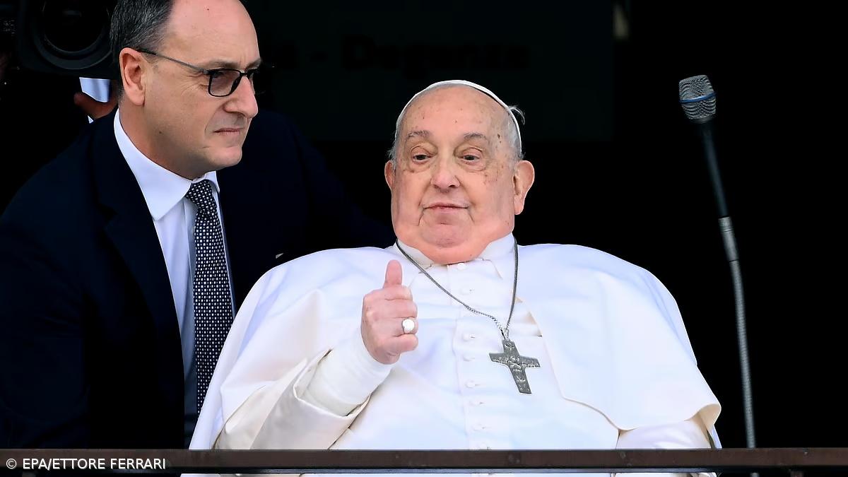 Papa Francisco faz visita surpresa a basílica em Roma – Imagem 1