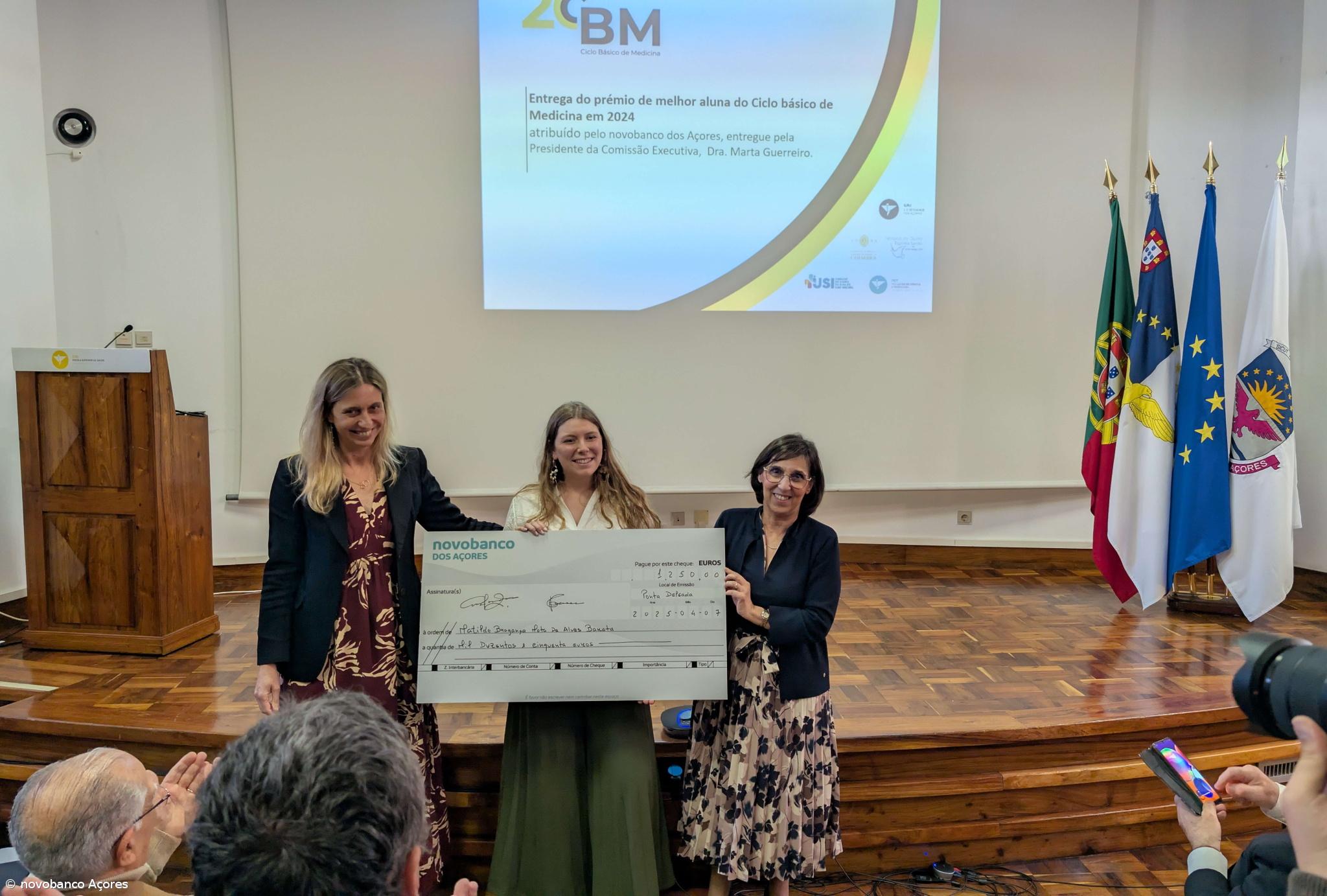 novobanco dos Açores distingue aluna de Medicina  – Imagem 1