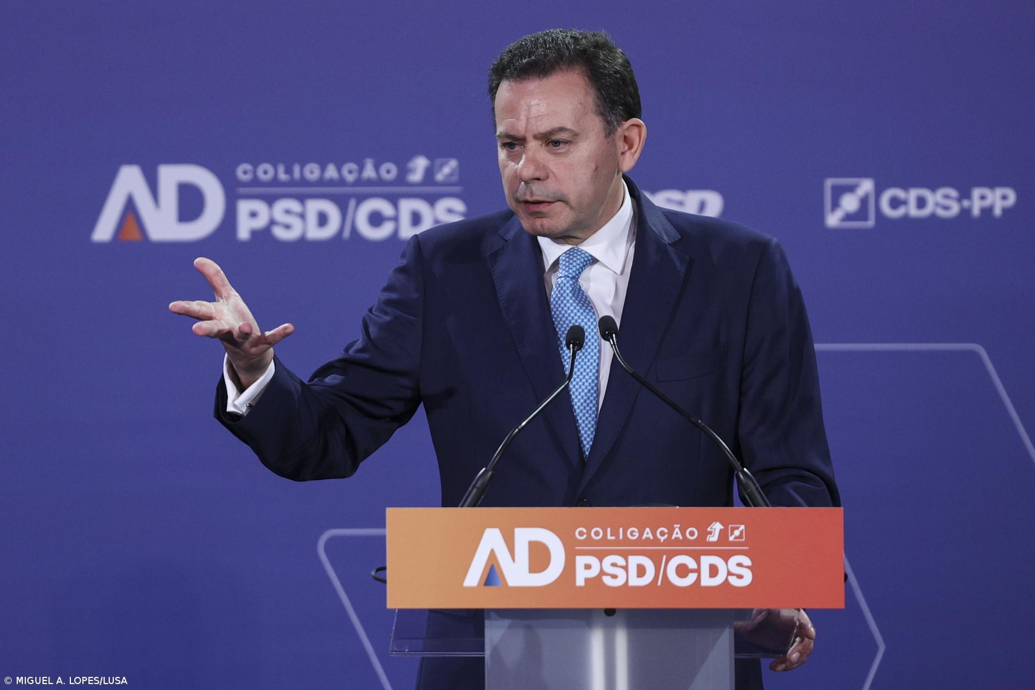 Incêndios: PS diz que Montenegro andou alheado do país, entre férias e uma festa – Imagem 1