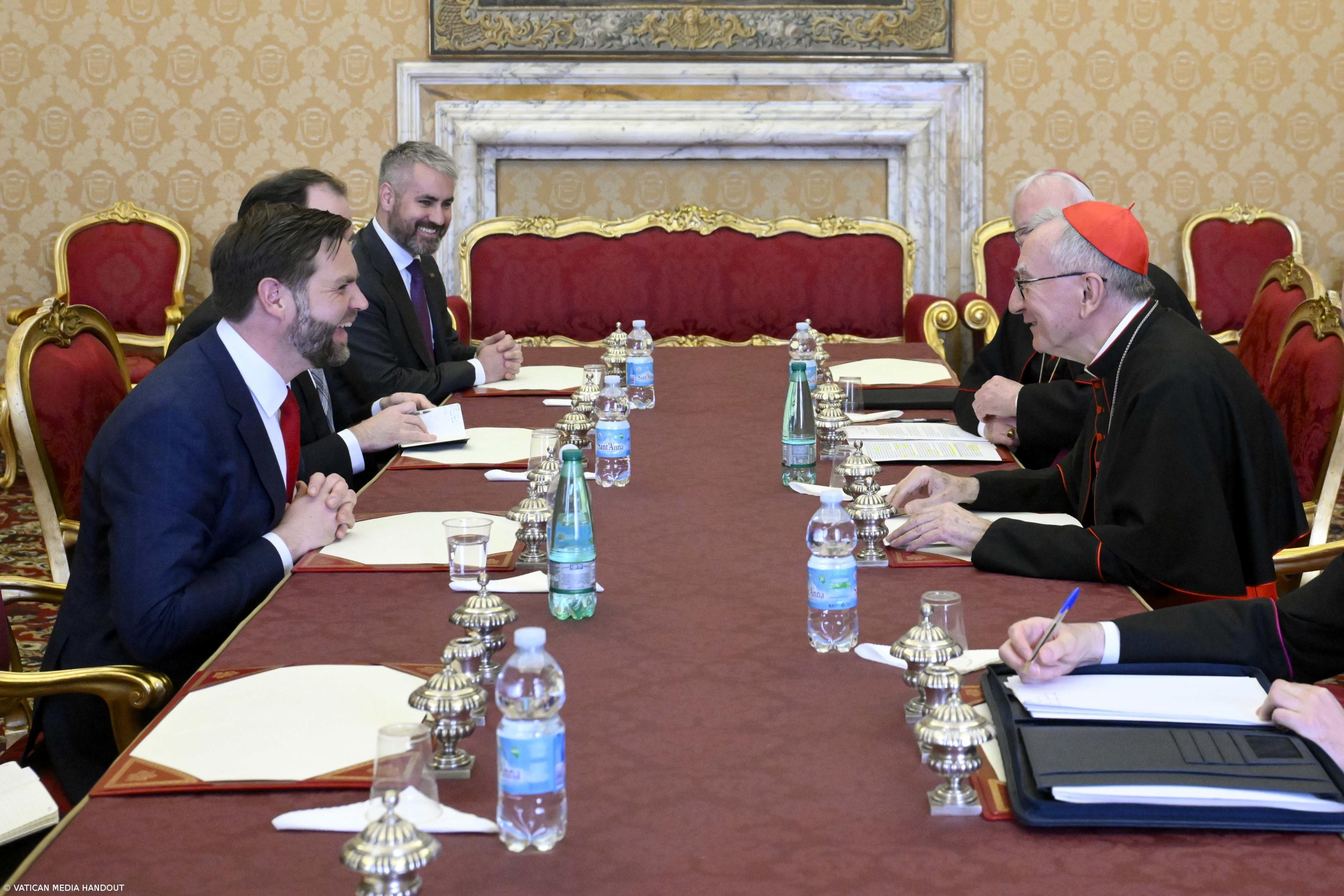 JD Vance recebido no Vaticano após críticas do Papa a política migratória dos EUA – Imagem 1